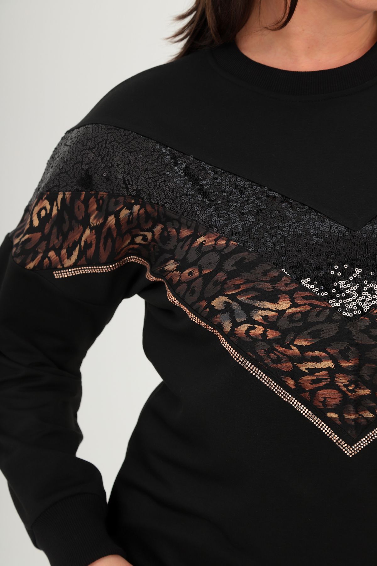Şans-Plus Size Black Sequin Sequined and Stonework Leopard Print V Block Sweatshirt - 65N38659 4