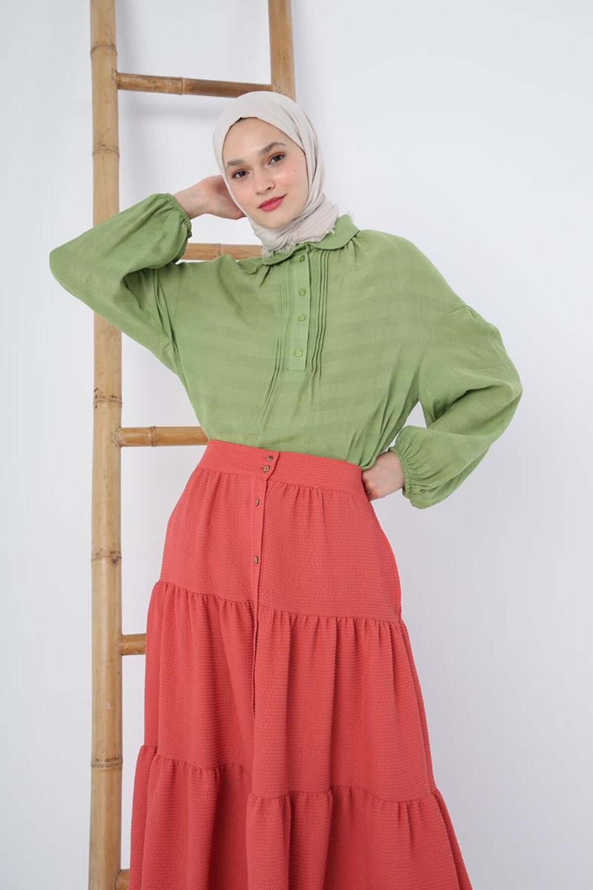 ALLDAY-Fuchsia-Buttoned Ruffled Wrapped Skirt with Elastic Waist 5