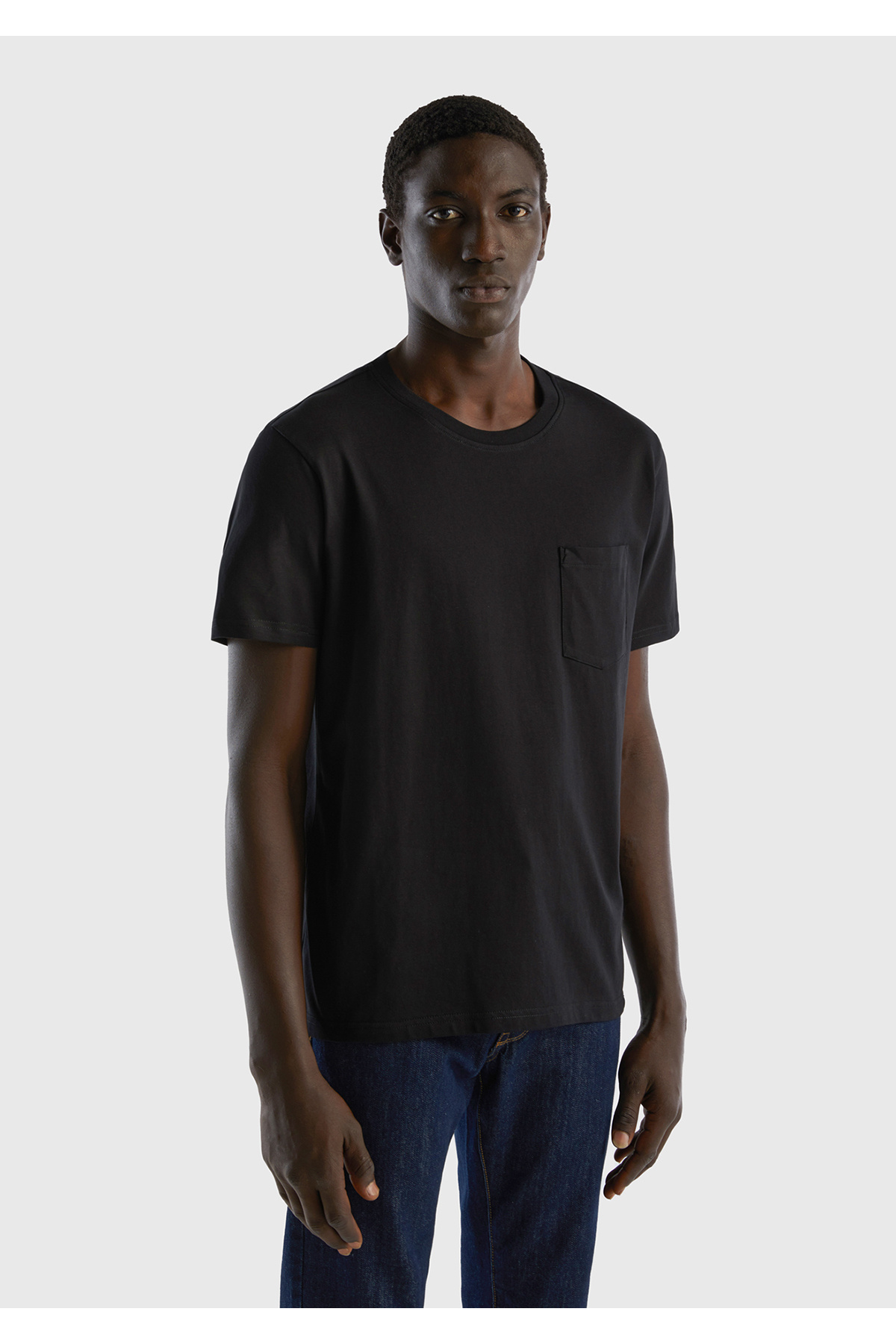 یونایتد کالرز آو بنتون تی‌شرت مردانه مشکی ۱۰۰٪ پنبه‌ای جیب‌دار