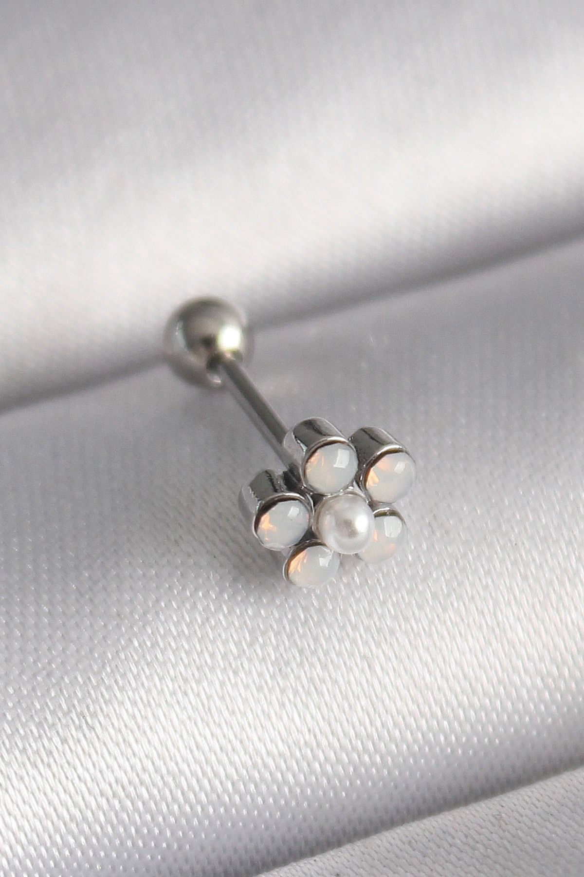 MAYAS 316L Çelik Gümüş Renk Zirkon Taşlı Çiçek Model Tragus Piercing