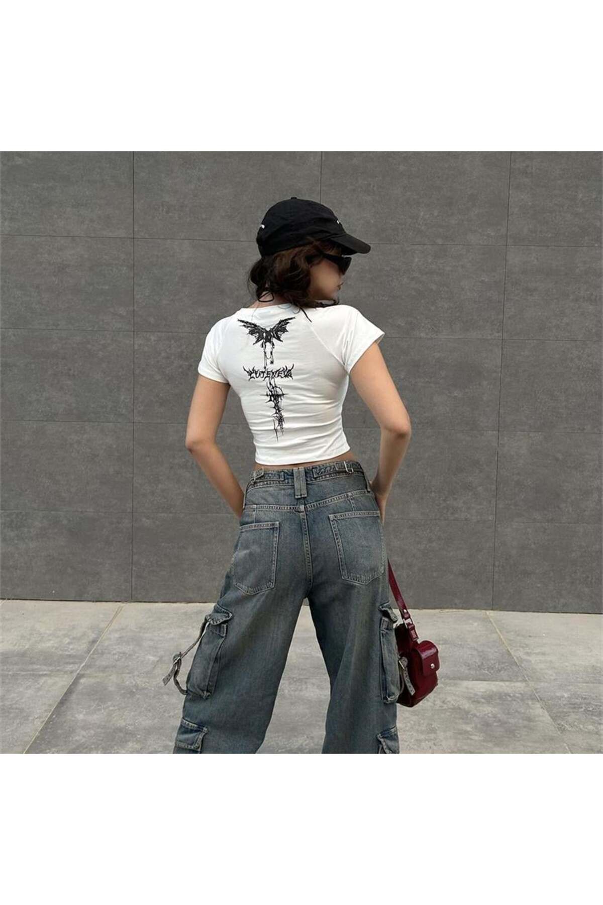 Karakedi Beyaz Gothic Dragon Slayer Kısa Kollu Crop