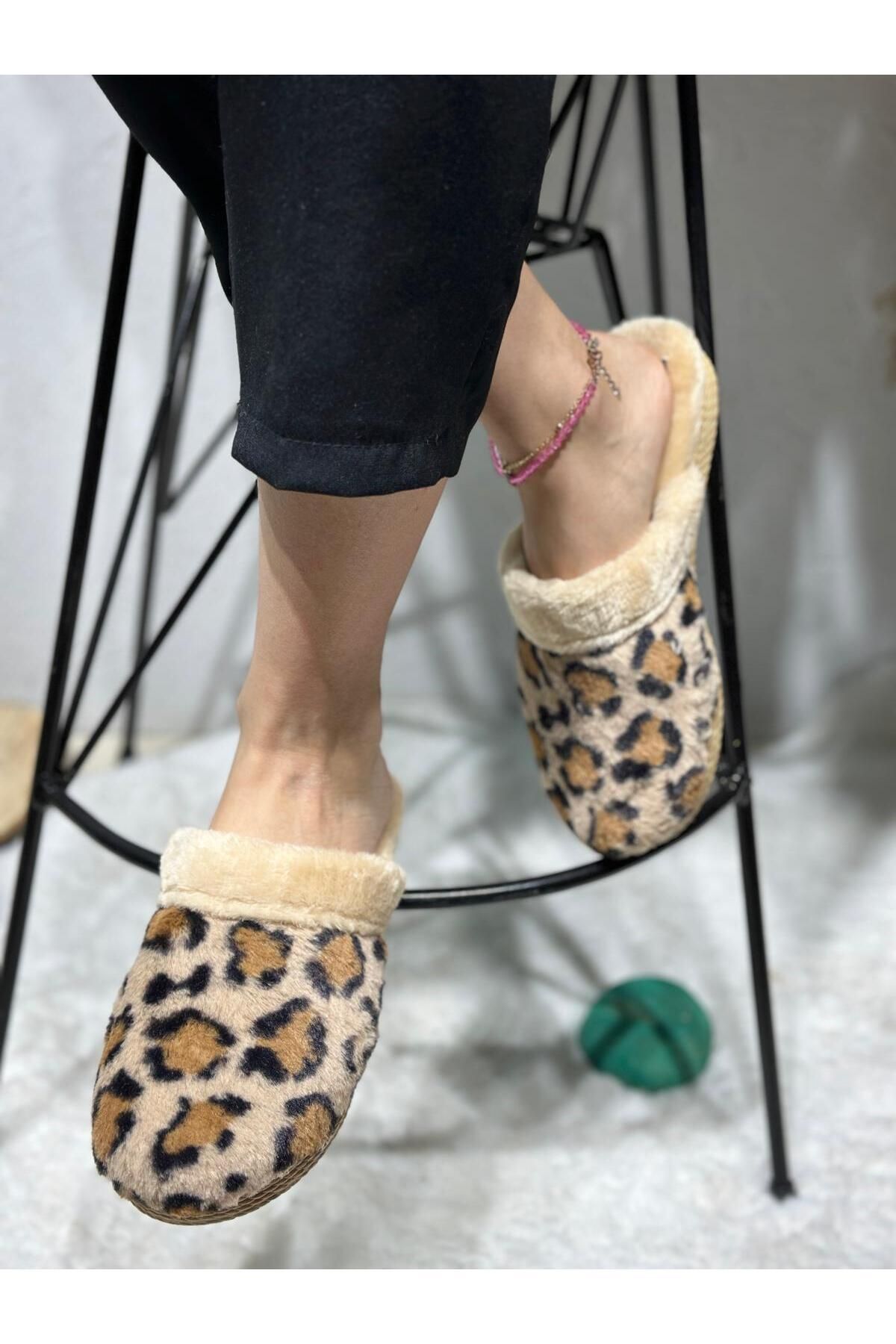 ALYA-Soft and Comfortable Winter Fleece - Leopard Patterned Plush Non-Slip Women's Home Slippers 1