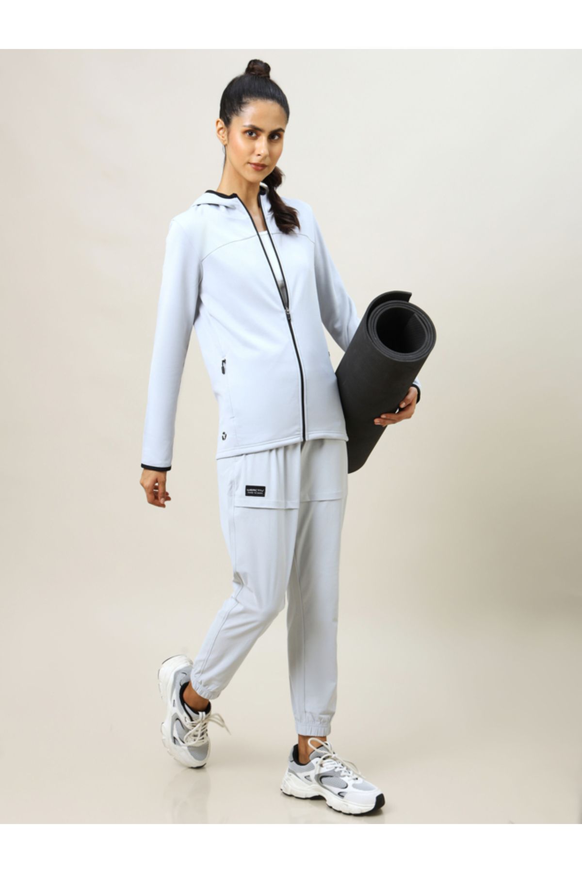 Technosport By Styli-سترة بغطاء رأس وقصة Slim Fit مع جيب بسحاب 5