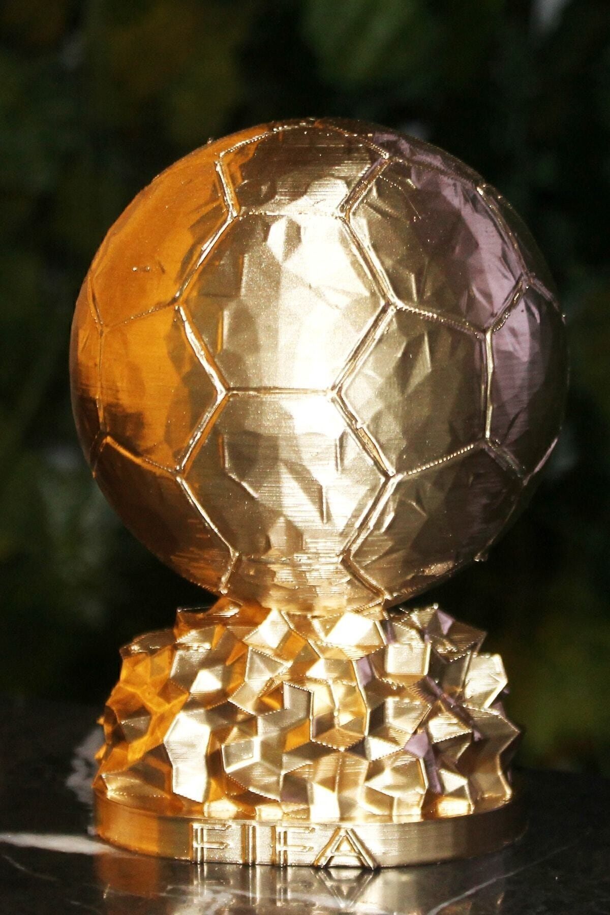 3 boyutlu dükkan Fıfa Ballon D'or Maketi Gold Kaplama 20 Cm dev