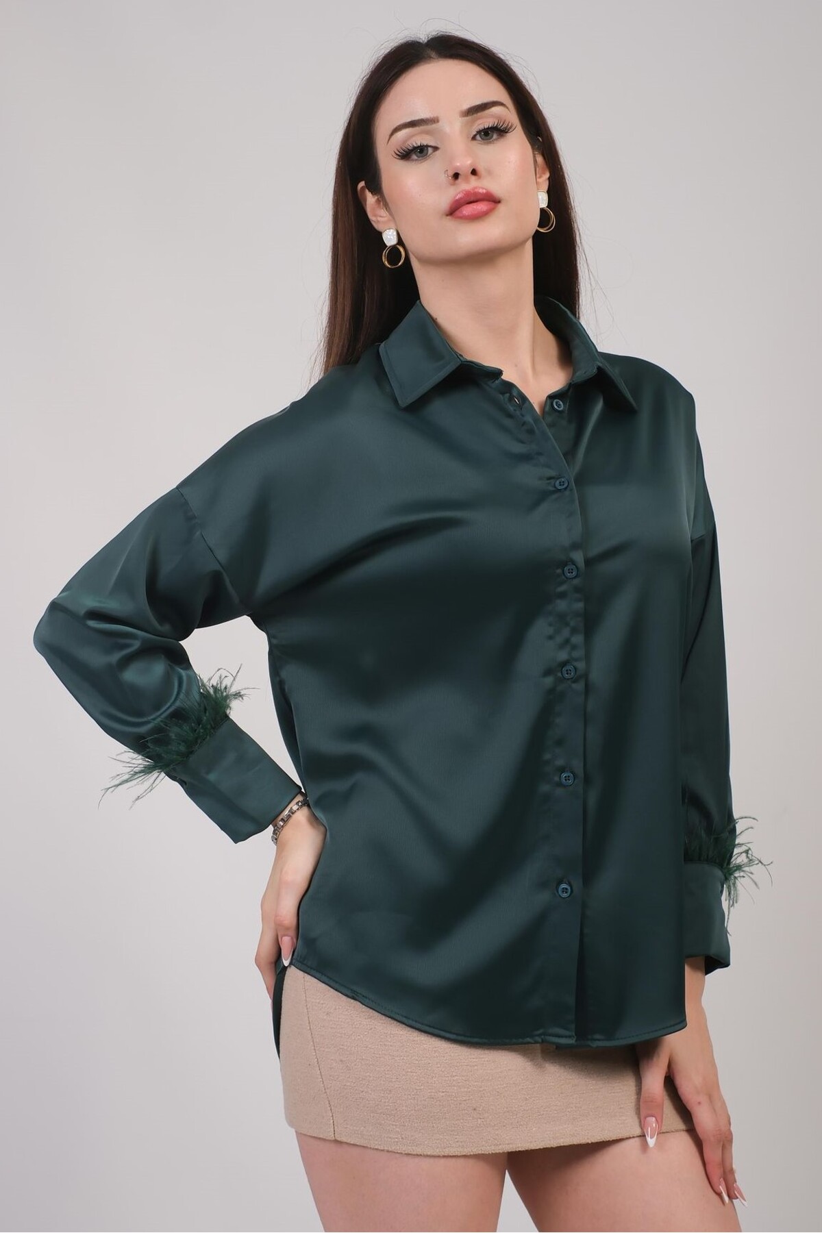 Oversize Model Kolu Tüy Detay Zümrüt Yeşili Saten Gömlek