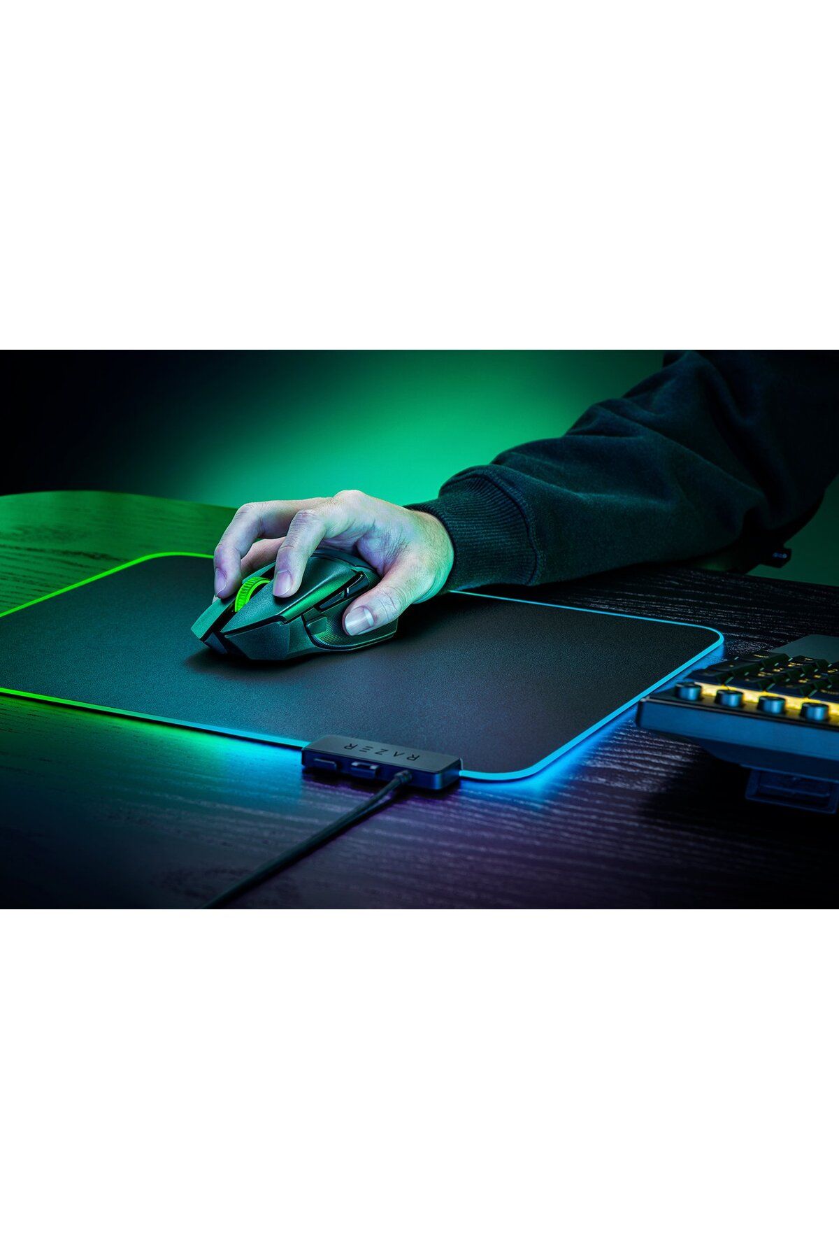 RAZER-RAZER BASILISK V3 X HYPERSPEED - Customizable Wireless Gaming Mouse with RGB Lighting 2