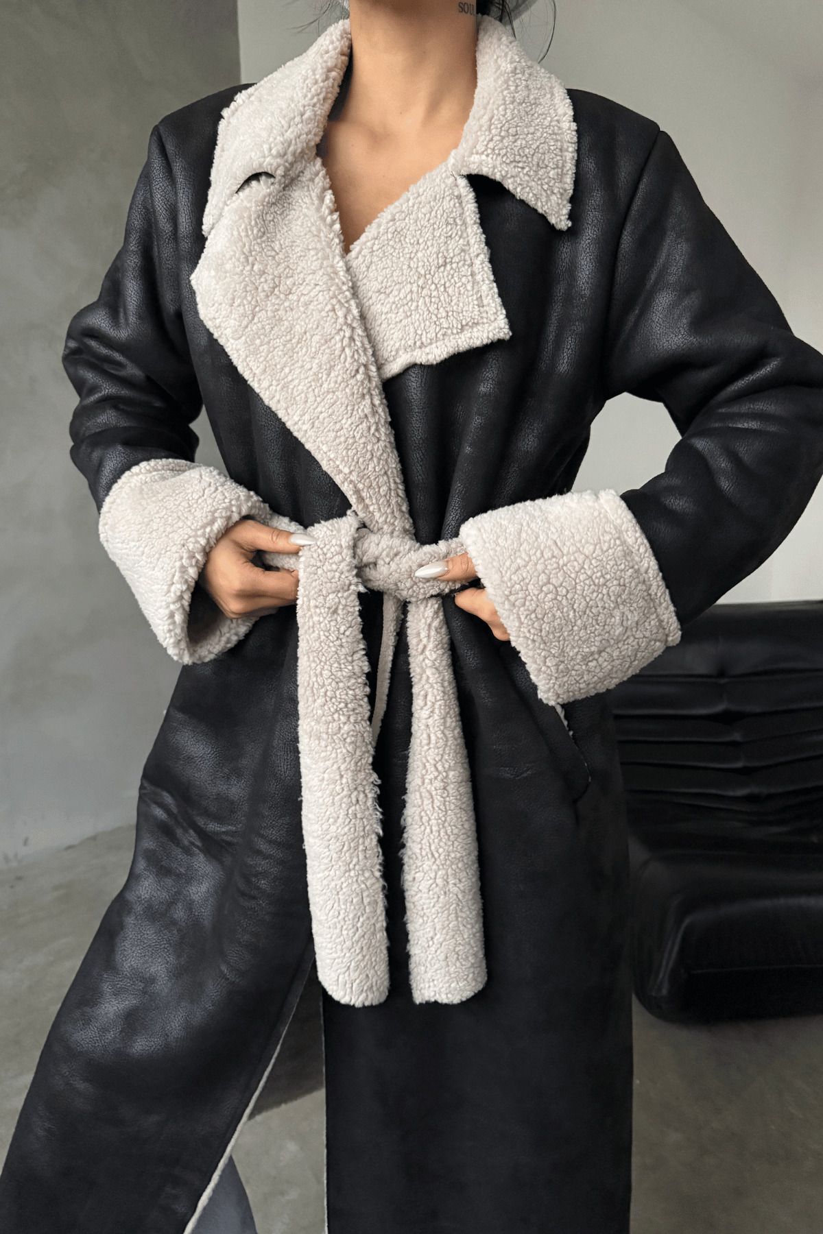 giyimmasalı-Fur Leather Maxi Length Coat - Black 3