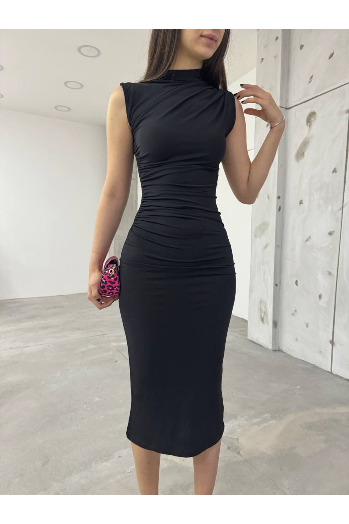 LOOKMEG  Kadın Büzgü/drapeli Sıfır Kol Midi Dar Elbise - Görsel 4