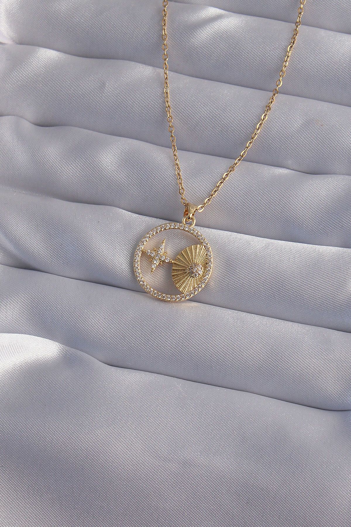 KfksStore 316L Çelik Zincir Gold Renk Zirkon Taşlı Yıldız Figürlü Oval Kolye
