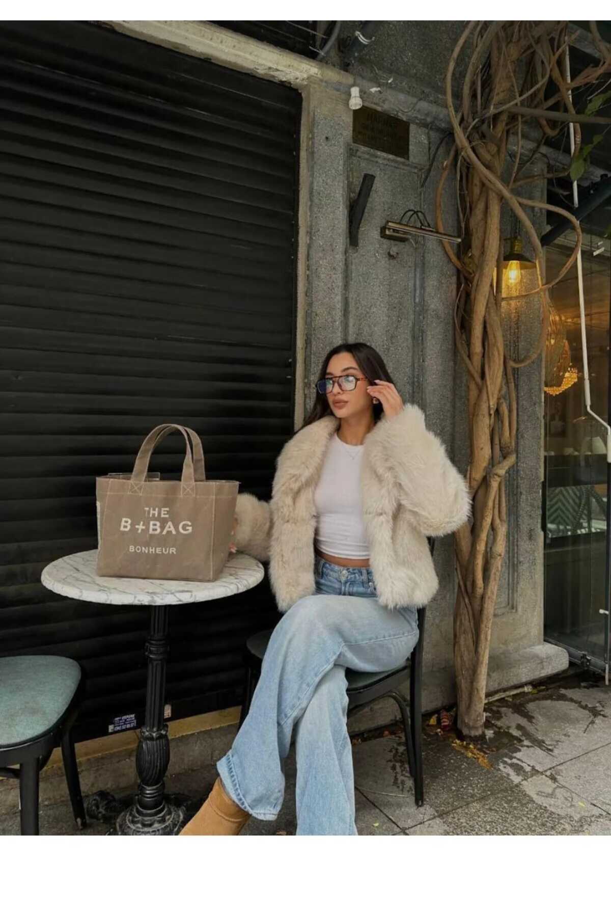 Manteau rembourré aspect fourrure avec doublure en tissu doux - Görsel 3
