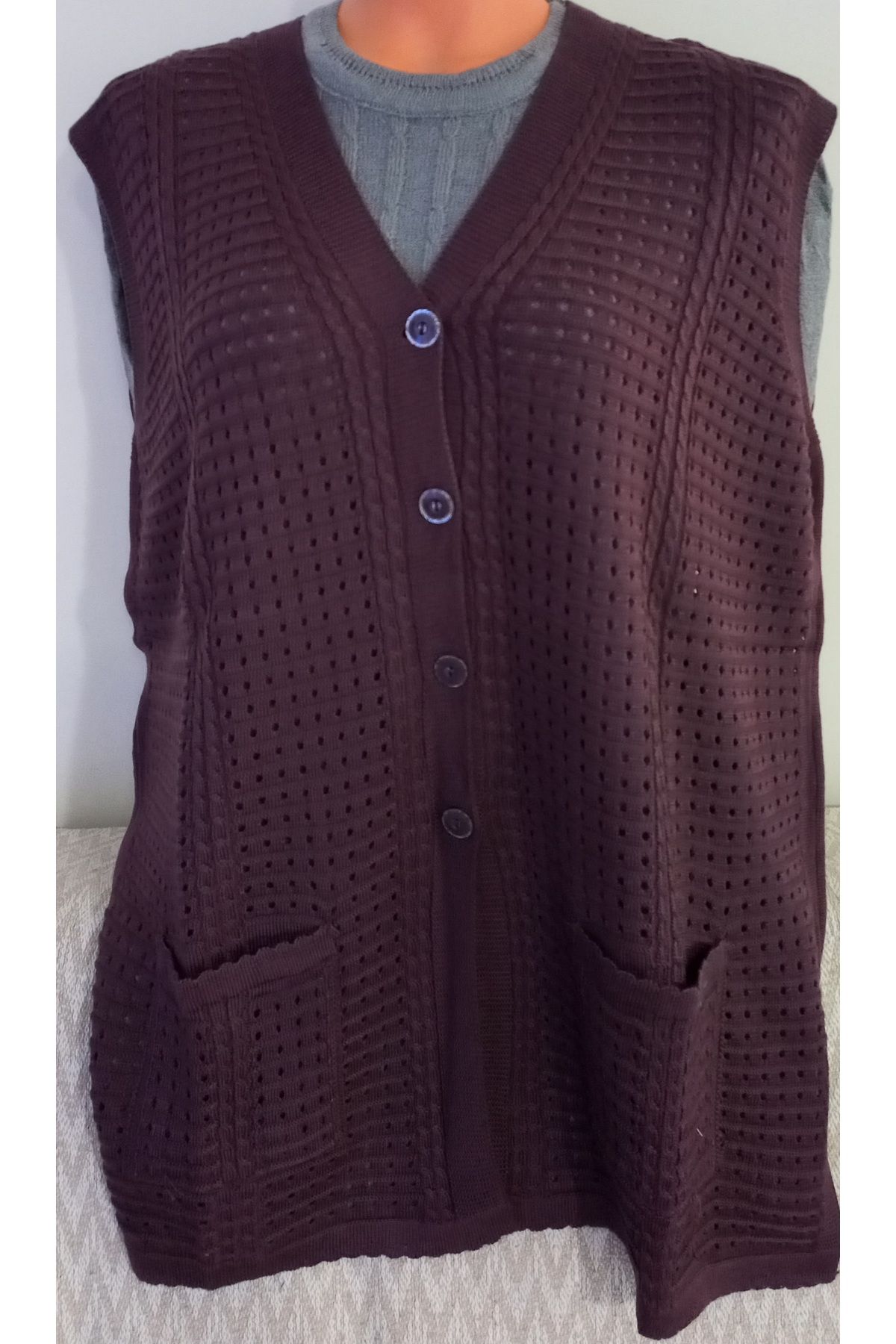 Anne-Mother Seasonal Knitwear Vest - Er Clothing with Buttons and Double Pockets 3