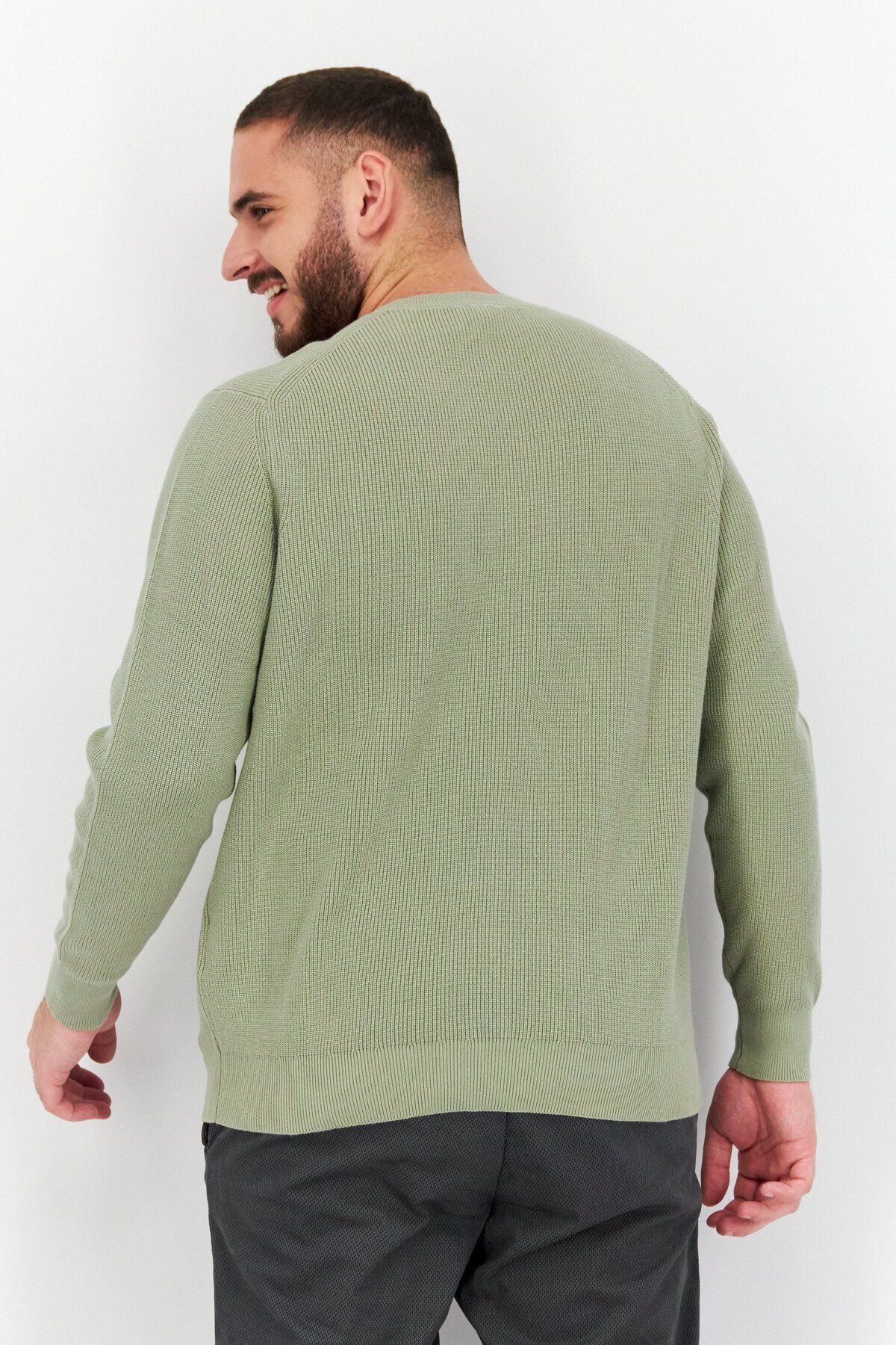 CELIO-Men Crew Neck Knitted Sweater, Light Sage 3