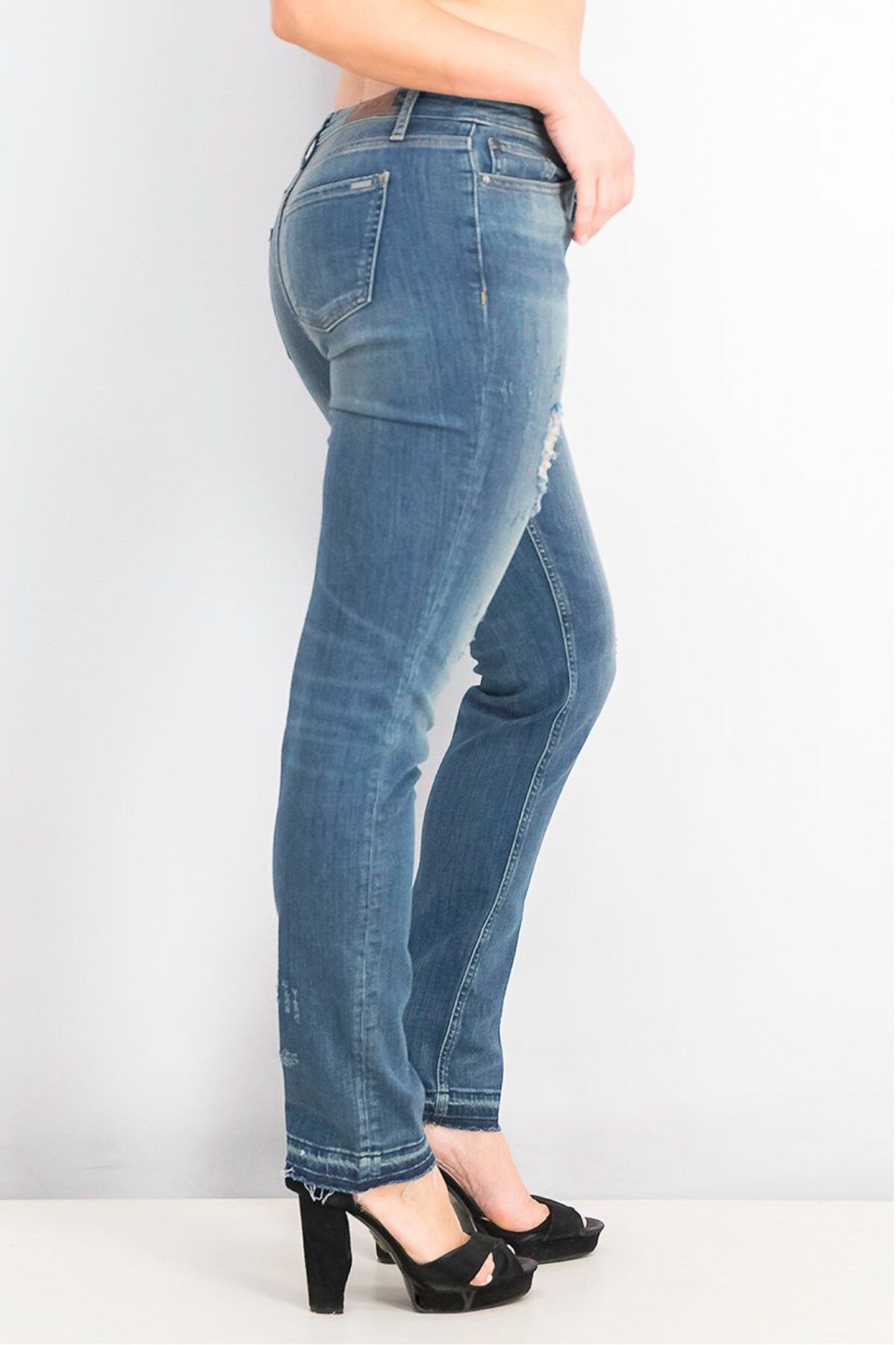 Armani Exchange-Women Relaxed Fit Rip Stretchable Jeans, Wash Blue 4