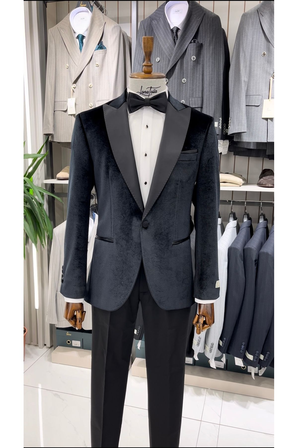 LONATOLİA-Men's Premium Velvet Tuxedos - Groomsuit Swallow Collar, Single Button, Italian Style Jacket and Pants Set 1