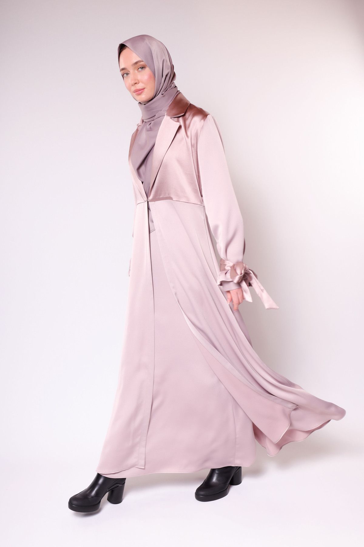 HARİKA WEAR-عباية عباية وردية عصرية وأنيقة 5