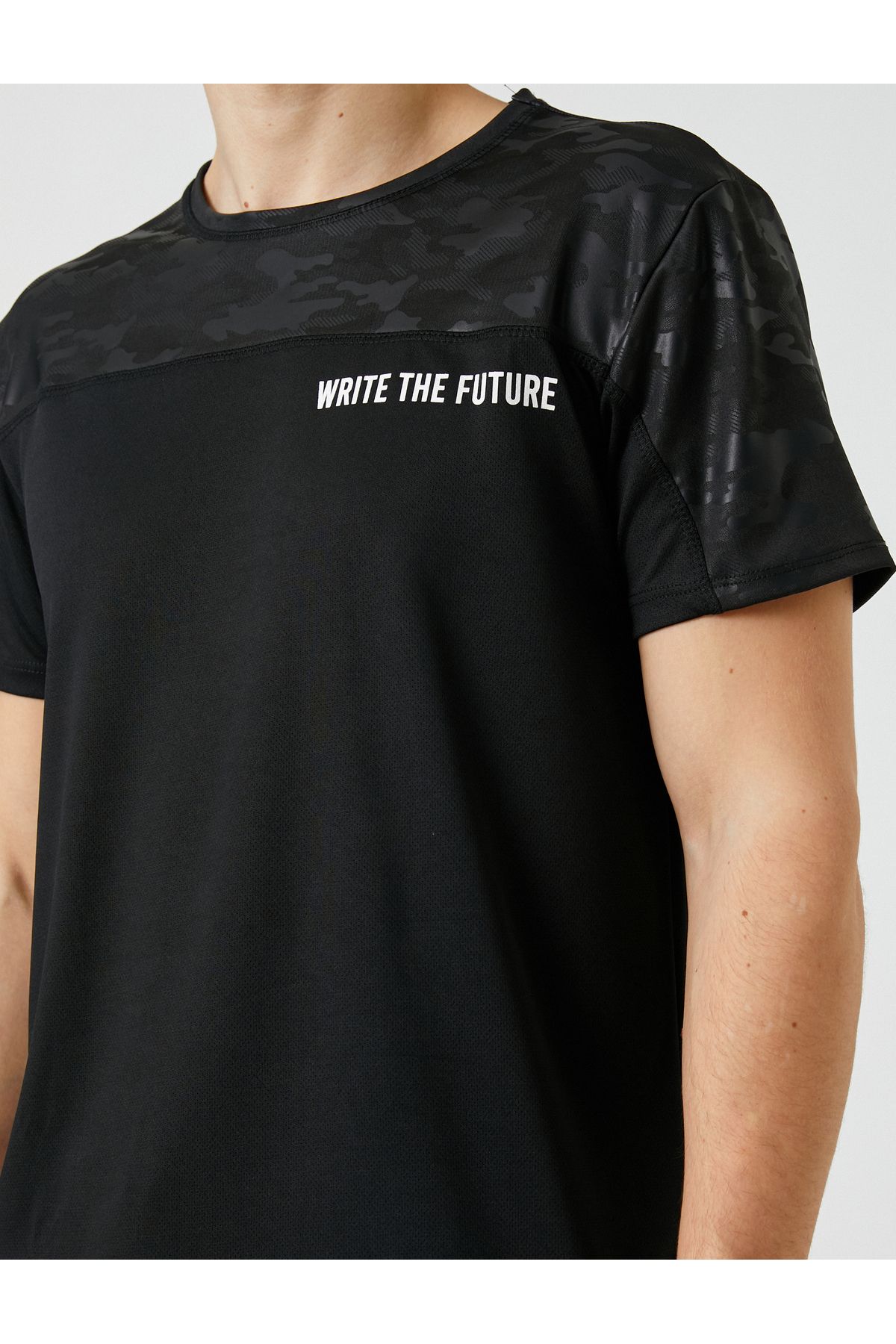 Koton-Sport-T-Shirt mit Tarnmuster und detailliertem Slogan-Aufdruck, Rundhalsausschnitt 5