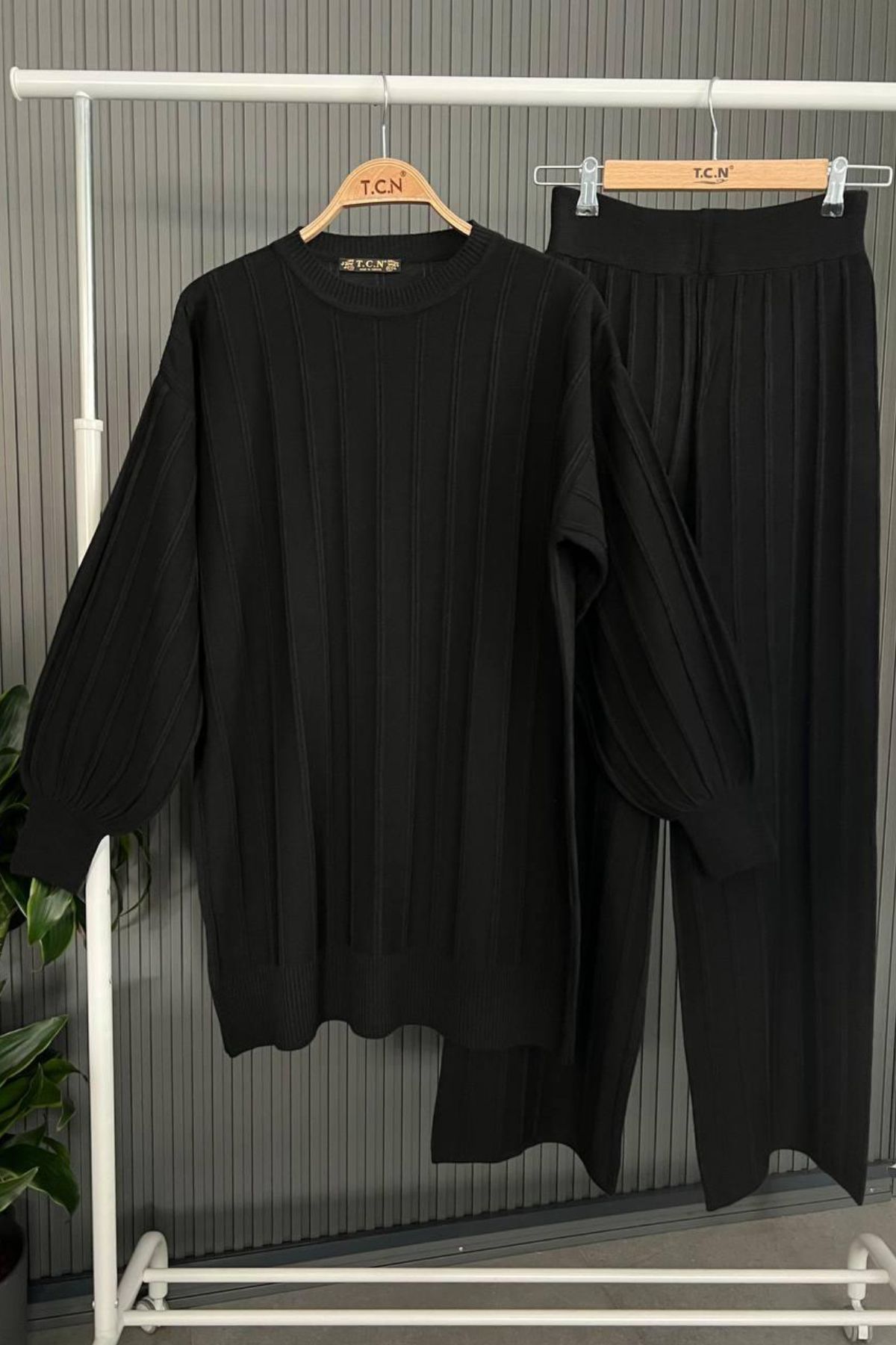 Bold Grup-Black Knitwear Ribbed Hijab Tunic and Trousers Set - Balloon Sleeve 1