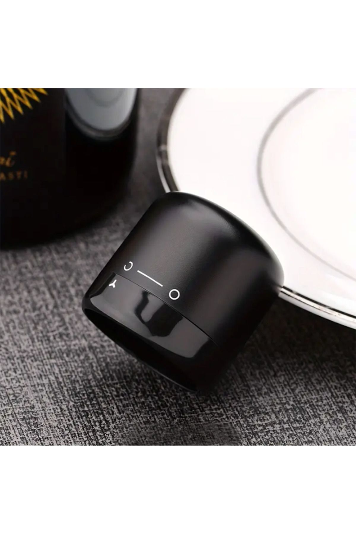 UrbanCove Co-Wine Bottle and Bottle Stopper with Vacuum and Lock - Refreshing and Preserving Design 2