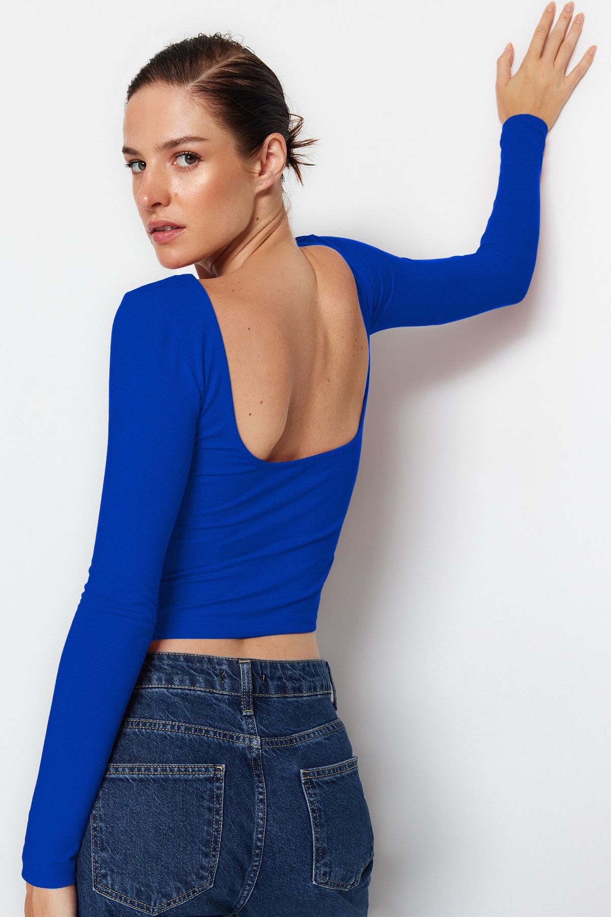 Trendyol Collection-Saks Bunte Baumwoll-Stretch-Bluse - Rückenfrei, Tailliert Twoaw24Bz00160 1