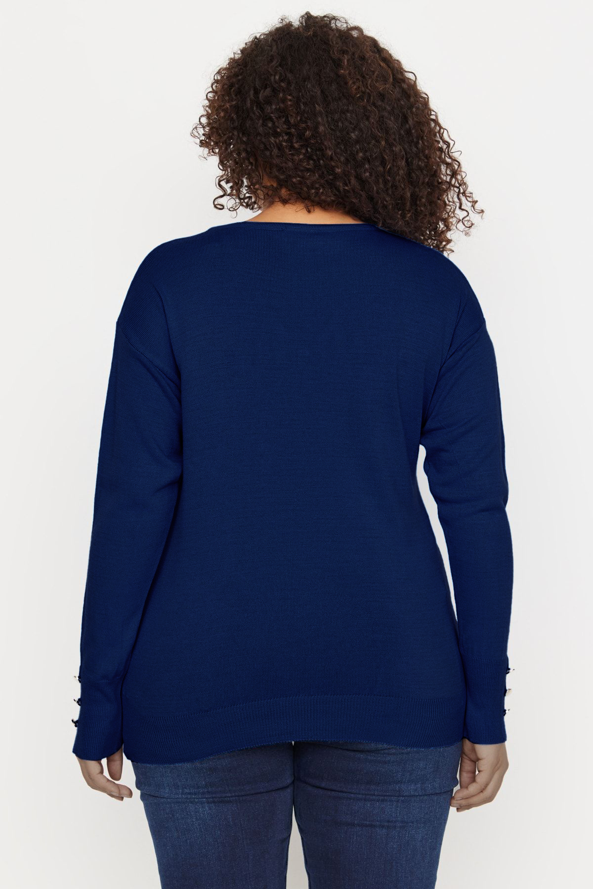 Trendyol Curve Marineblauer Strickpullover mit V-Ausschnitt und Knopfleiste TBBAW23AN00043