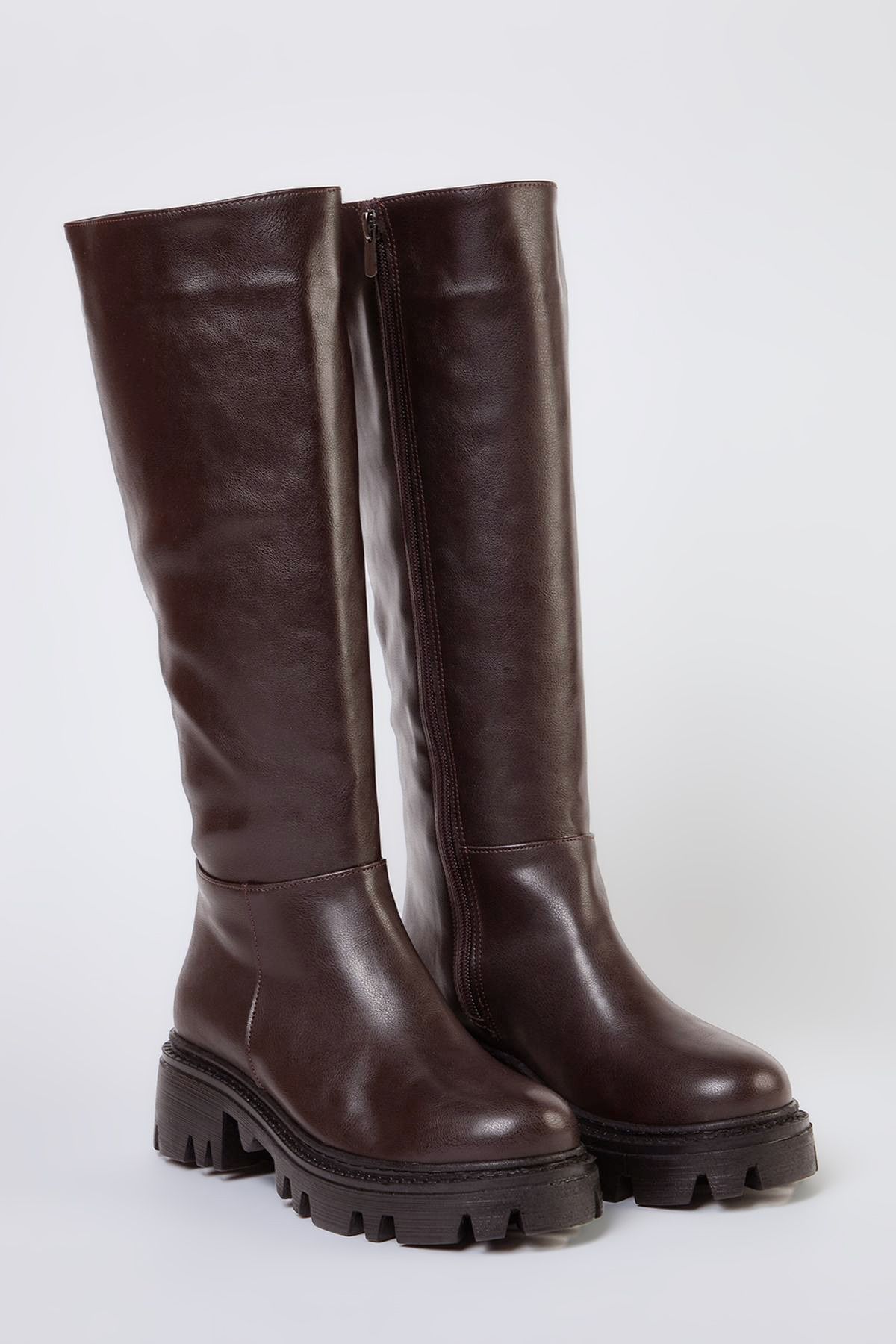 TRENDYOL SHOES-Dunkelbraune Damenstiefel mit dicker Sohle und Reißverschluss TAKAW25CZ00005 2