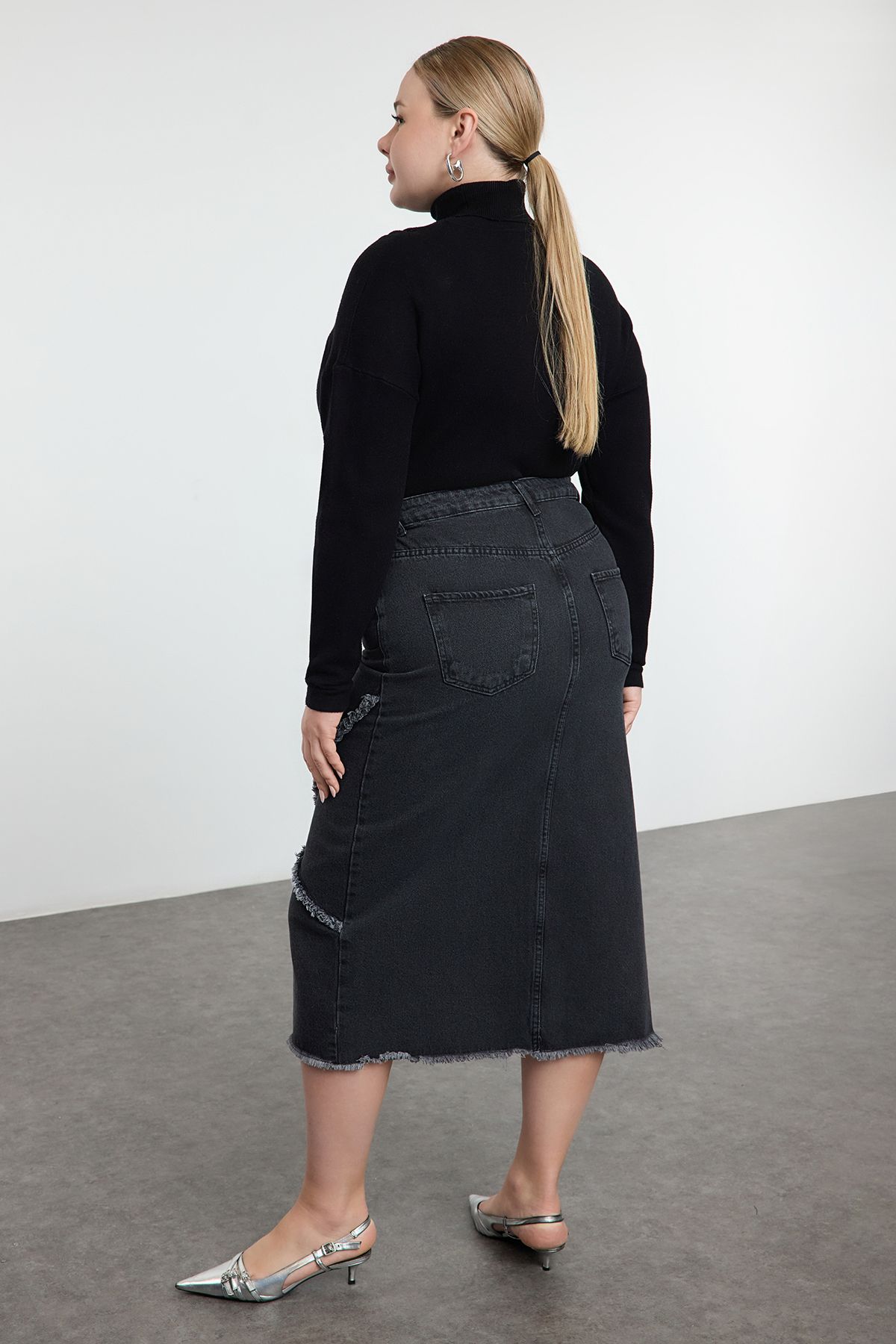 Trendyol Curve-Anthracite Slit Denim Plus Size Skirt Tbbaw25Az00012 5