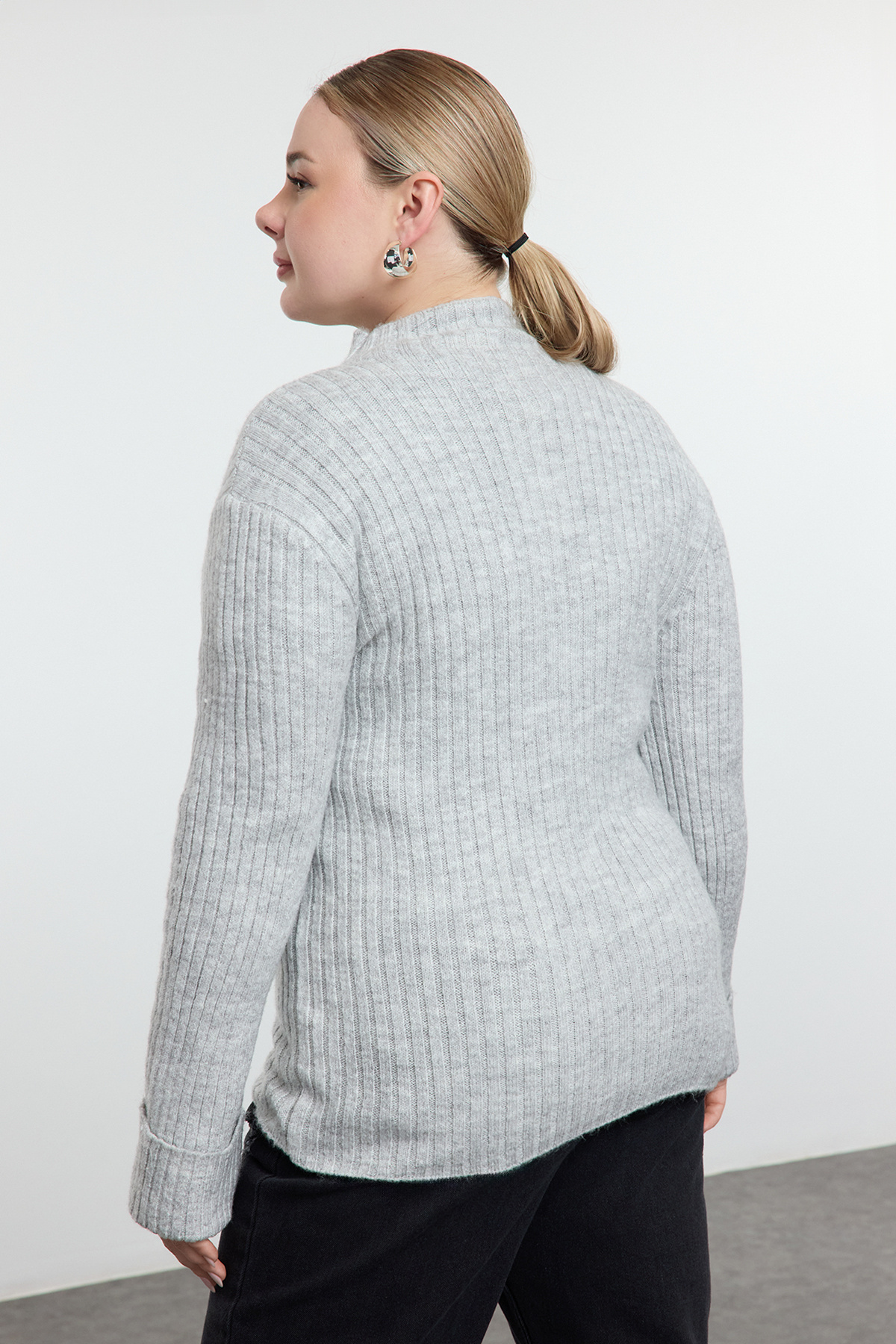 Trendyol Curve-Gray Soft Textured Stand Collar Knitwear Cardigan Tbbaw25Av00023 5