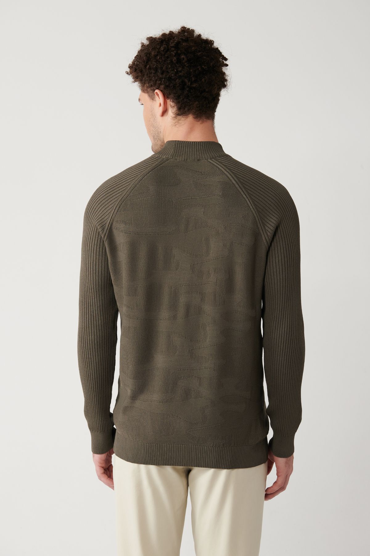 Avva-Khakifarbener Rayon-Strickpullover mit Rundhalsausschnitt und Tarnmuster für Herren A32y5046 4