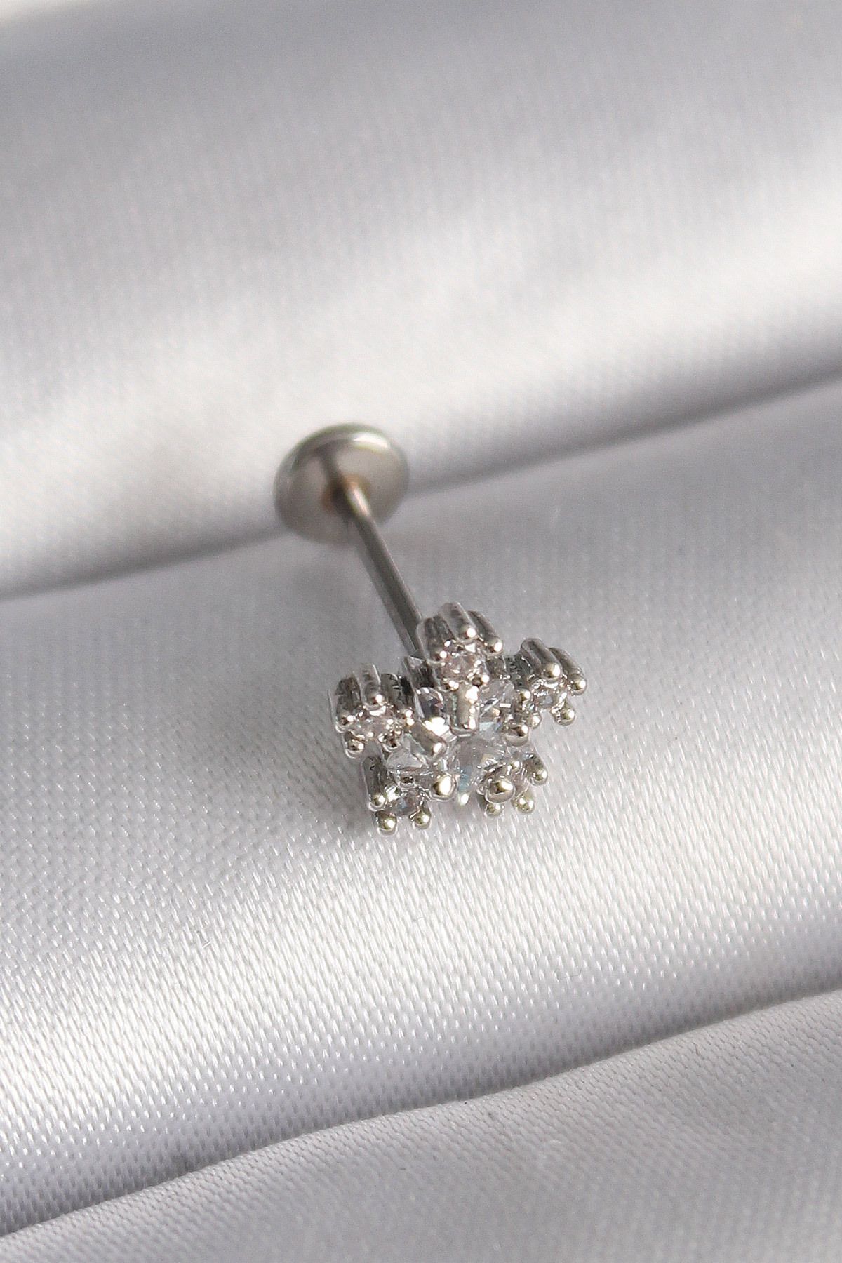 Maristas Çelik Gümüş Renk Zirkon Taşlı Yıldız Model Tragus Piercing