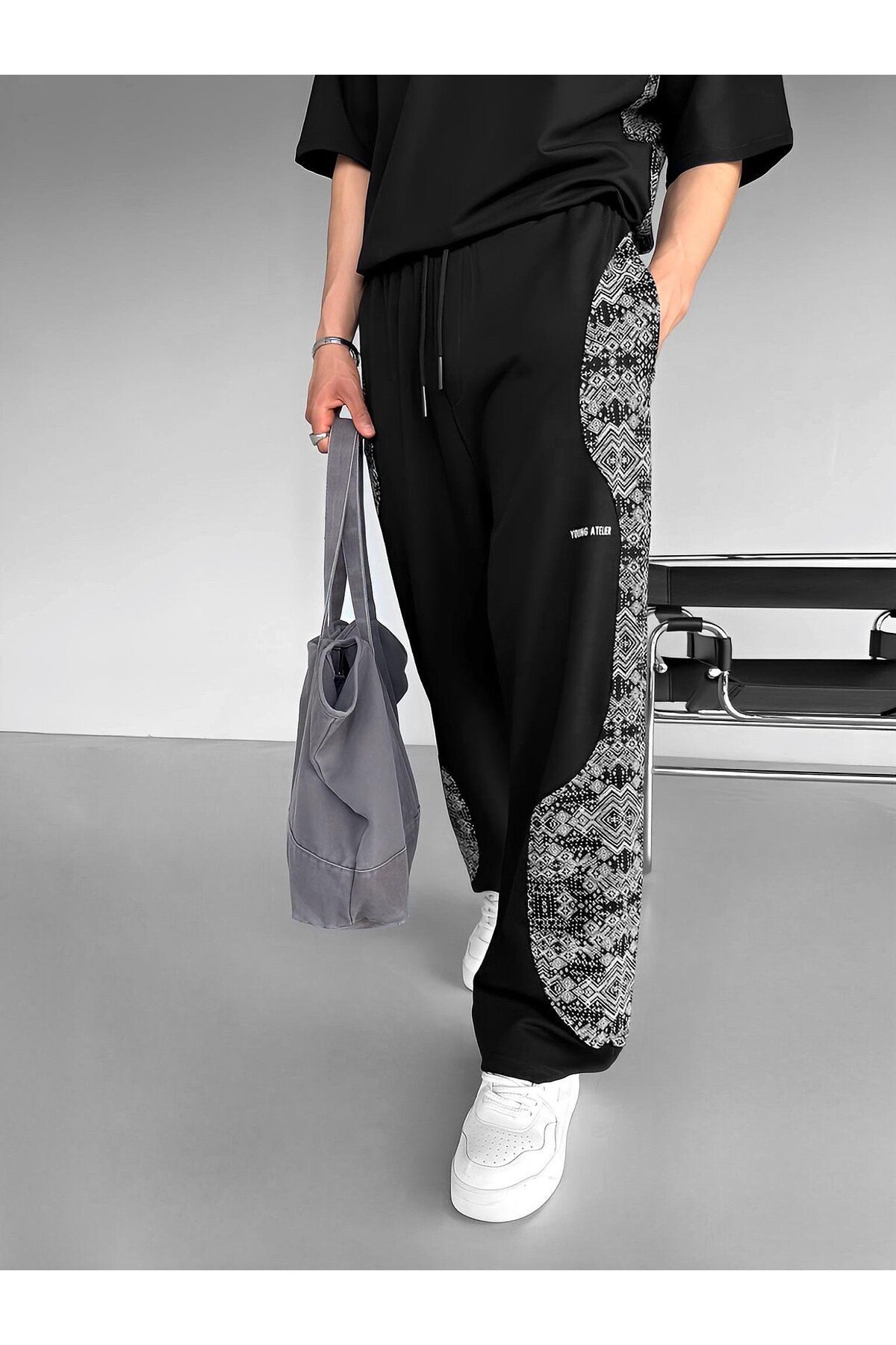 ablukaonline-Black Men's Summer Tracksuit - Baggy Fit and Pattern Printed 3