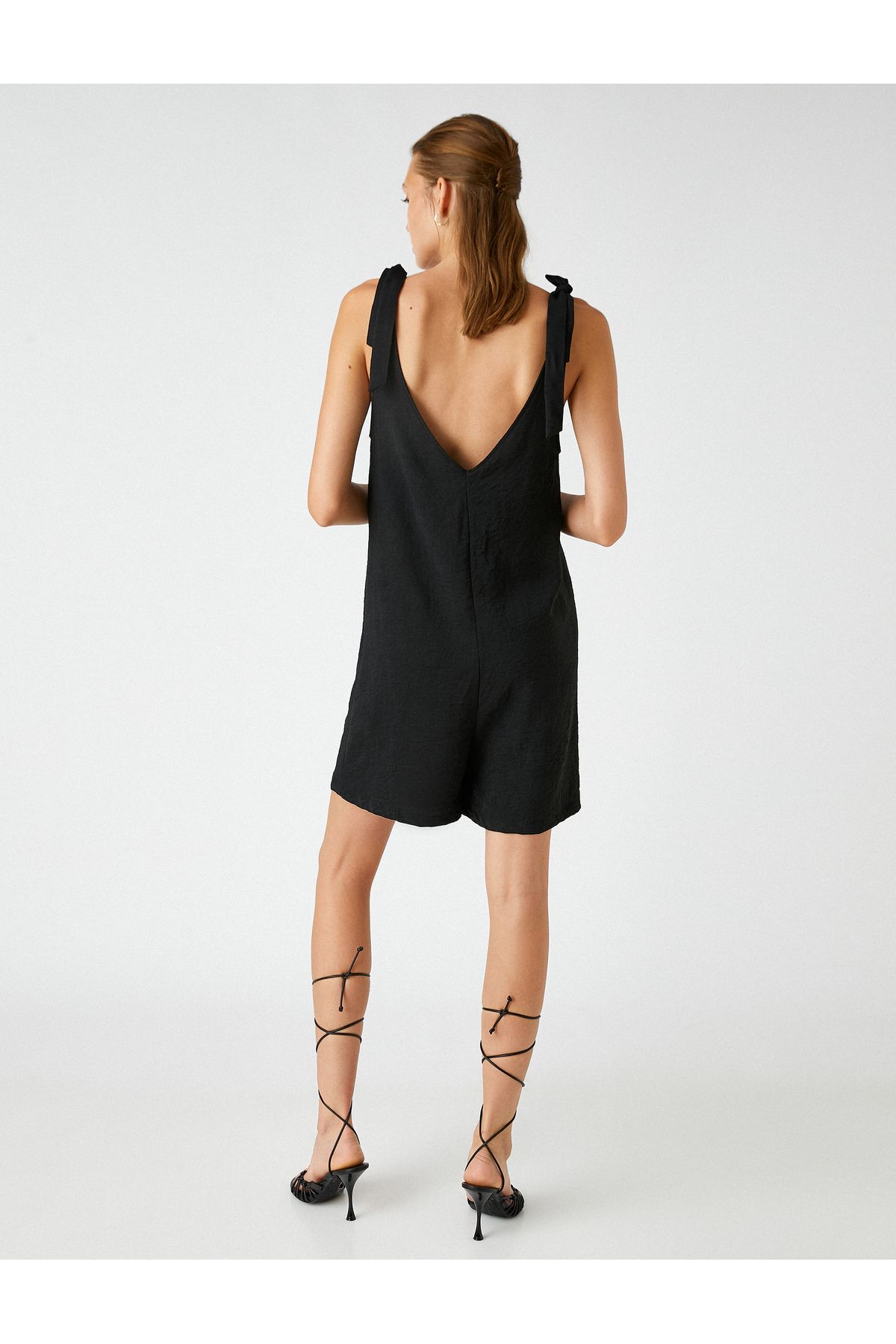 Koton-Overall mit Shorts, V-Ausschnitt, Träger, Satin-Optik 4