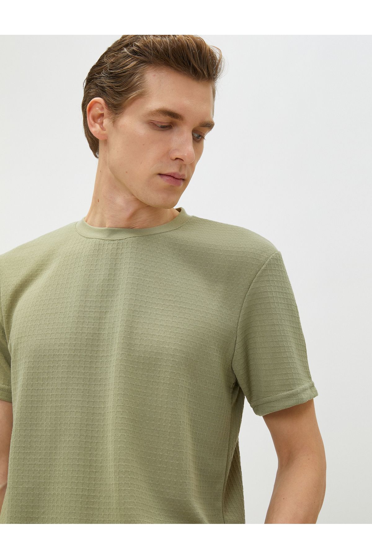 Koton Basic-t-shirt Mit Rundhalsausschnitt, Kurzen Ärmeln, Strukturiert für Herren - S