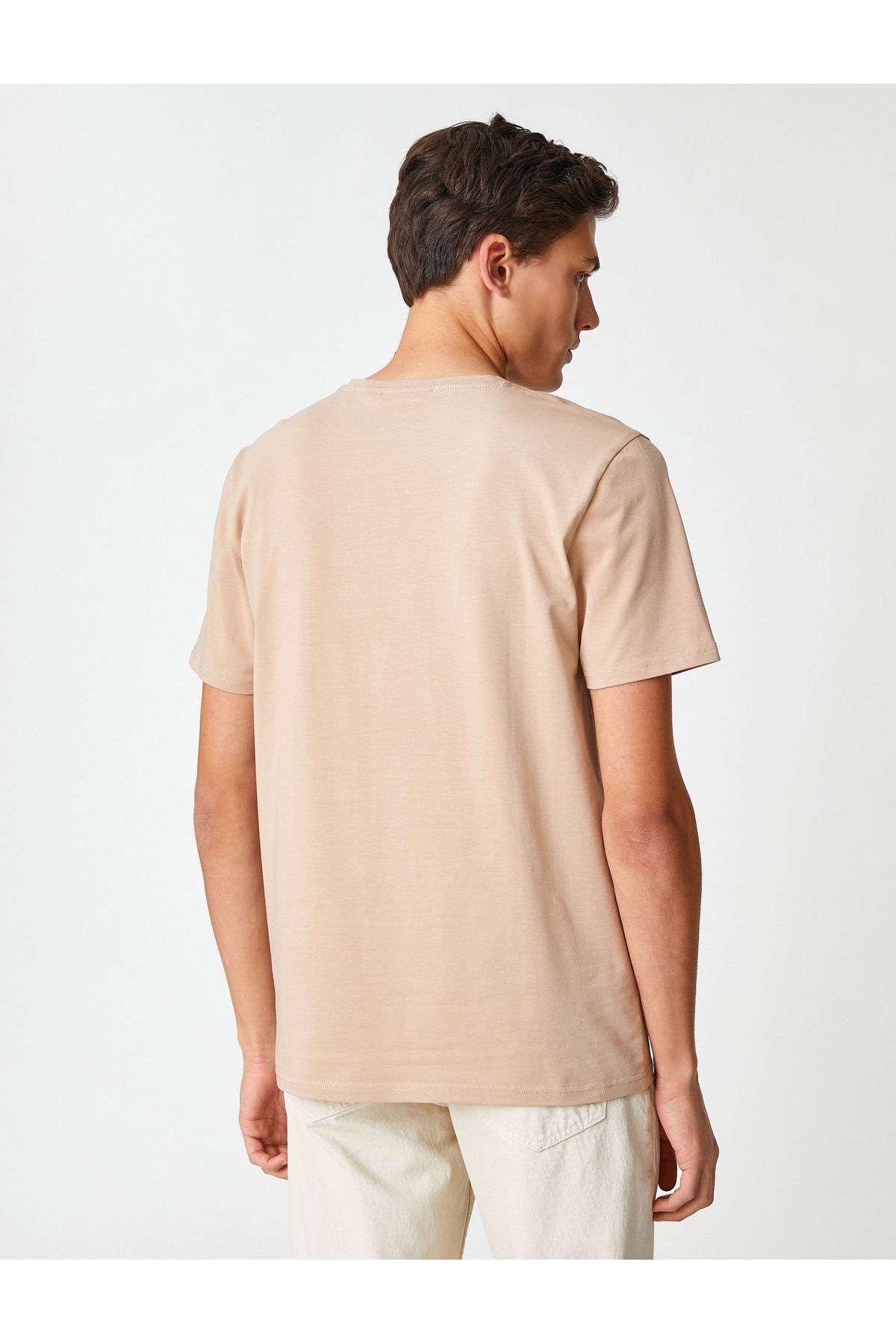 Koton-Basic-T-Shirt mit Label-Detail, kurzen Ärmeln und Rundhalsausschnitt aus Baumwolle 4