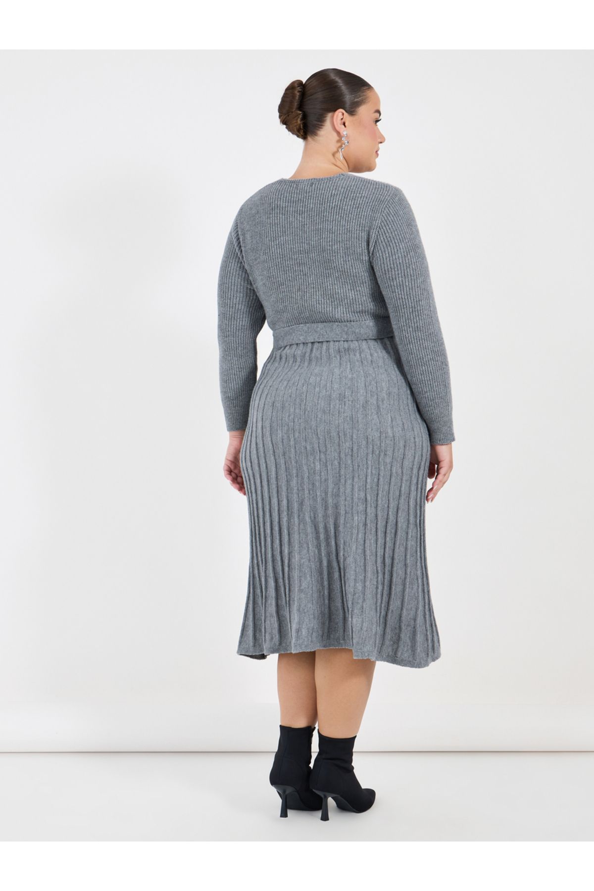 Styli-Plus Size Textured Knit Sweater Midi Dress 6