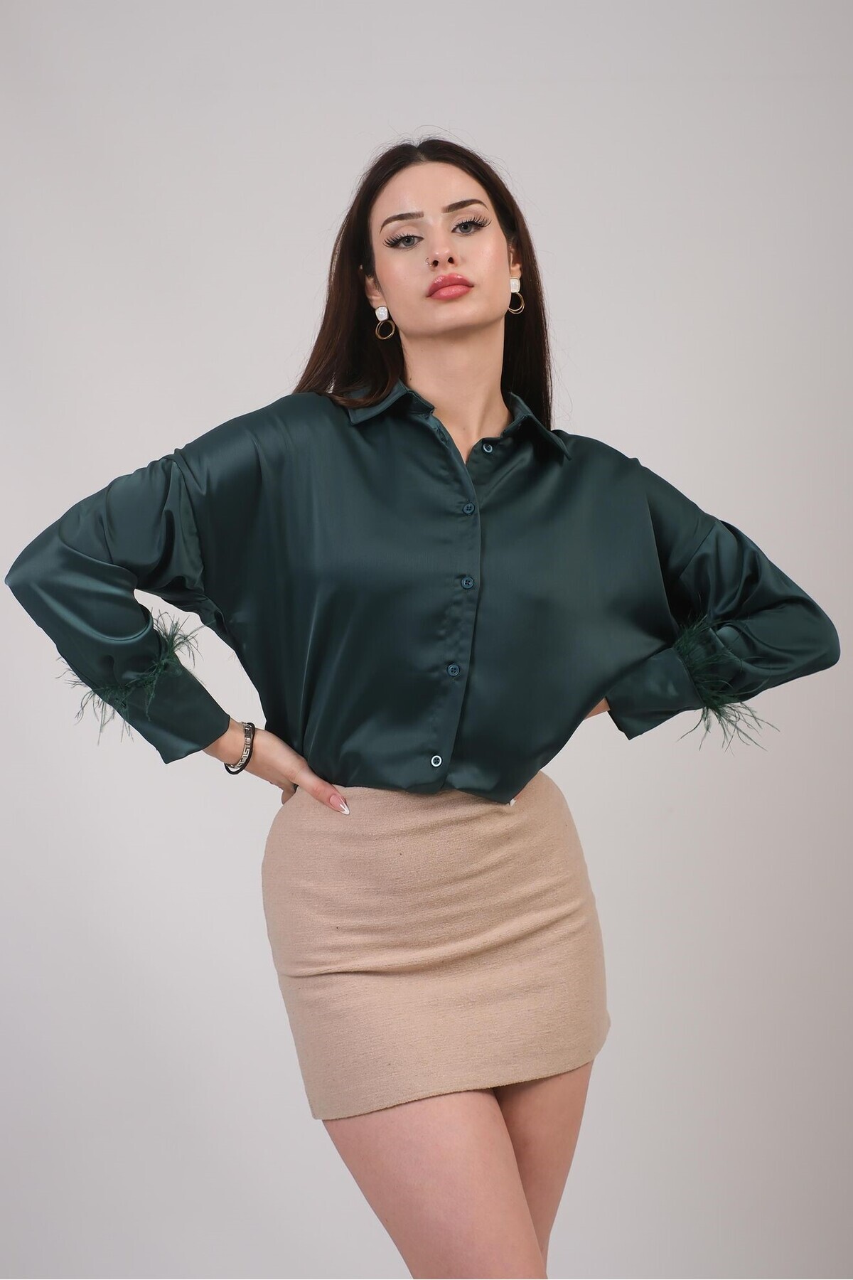 Oversize Model Kolu Tüy Detay Zümrüt Yeşili Saten Gömlek