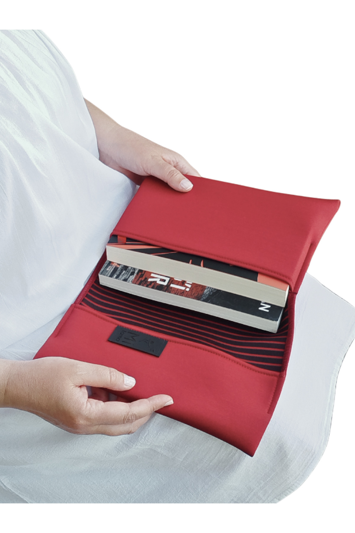 Mi Fama Esnek Kitap Kılıfı,Kırmızı Çizgili