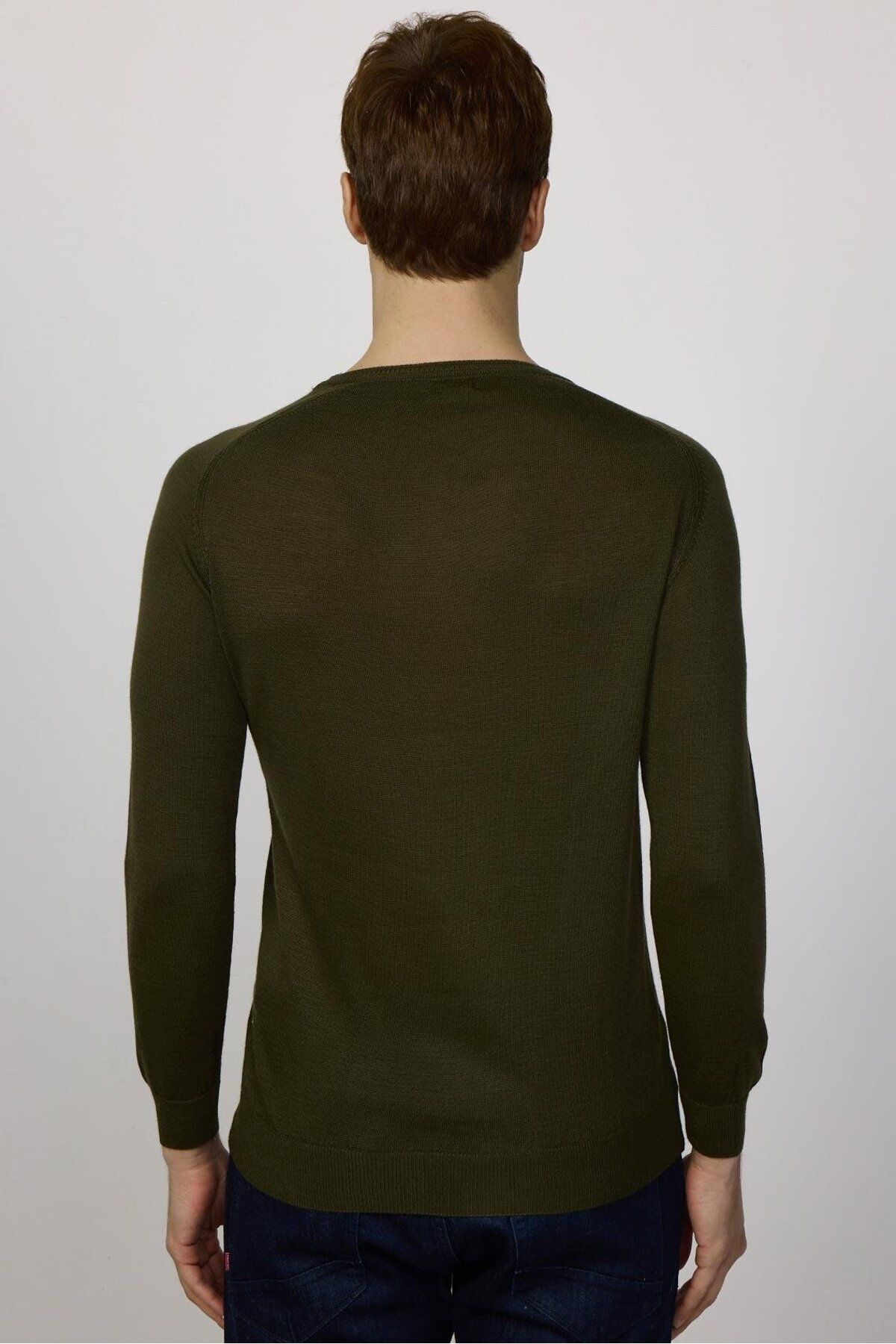 Tudors-Slim-Fit-Strickpullover aus einfarbiger Wolle in Khaki mit Rundhalsausschnitt für Herren 5