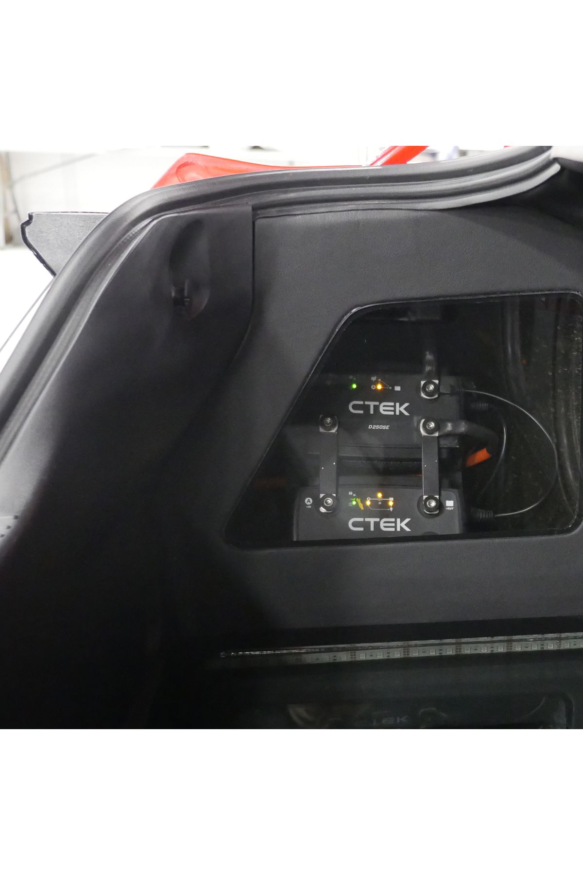 CTEK-D250SE, 12V, 20A, Dual Battery Management System With Solar Control 7