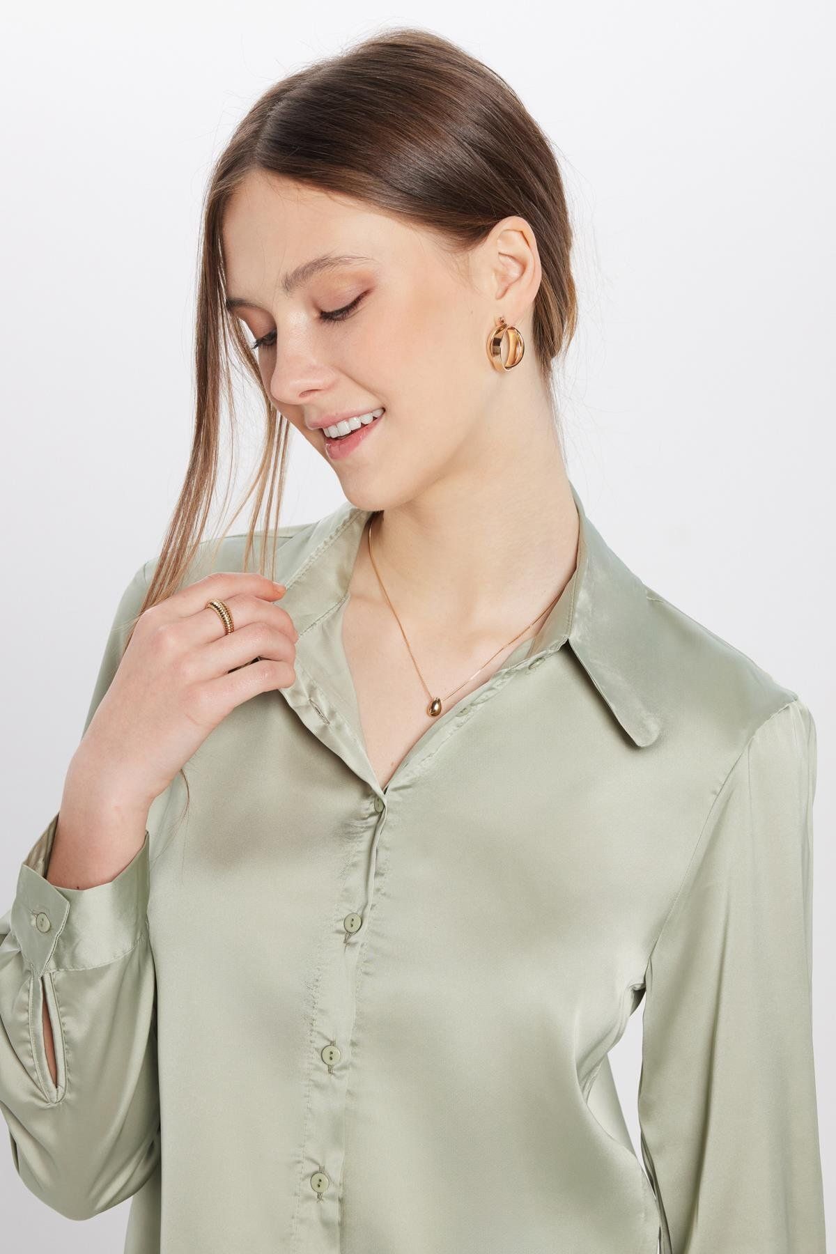 Tudors-Women's Relax Fit Relax Cut Satin Fabric Green Square Cuff Straight Shirt 1