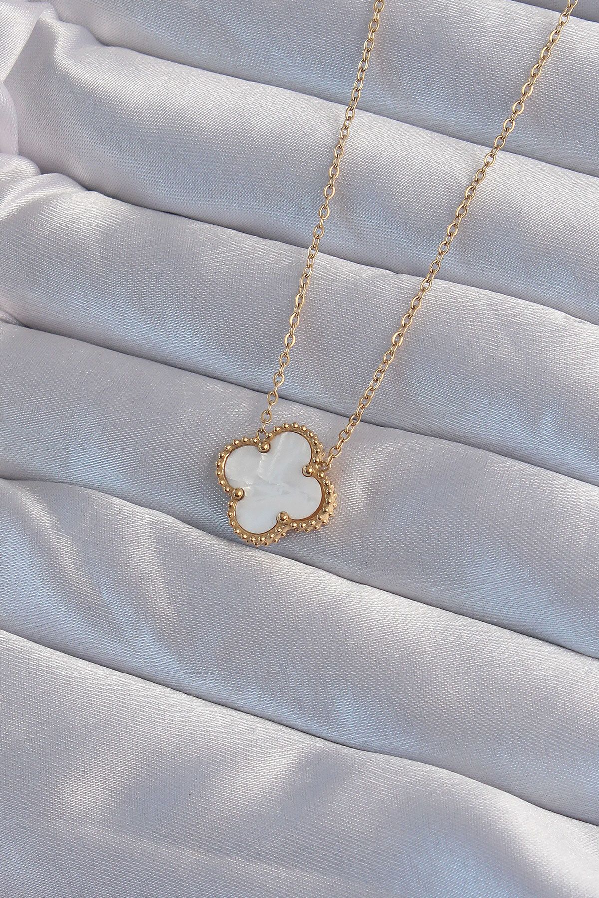 New Things 316L Çelik Gold Renk Beyaz Sedefli Yonca Kolye