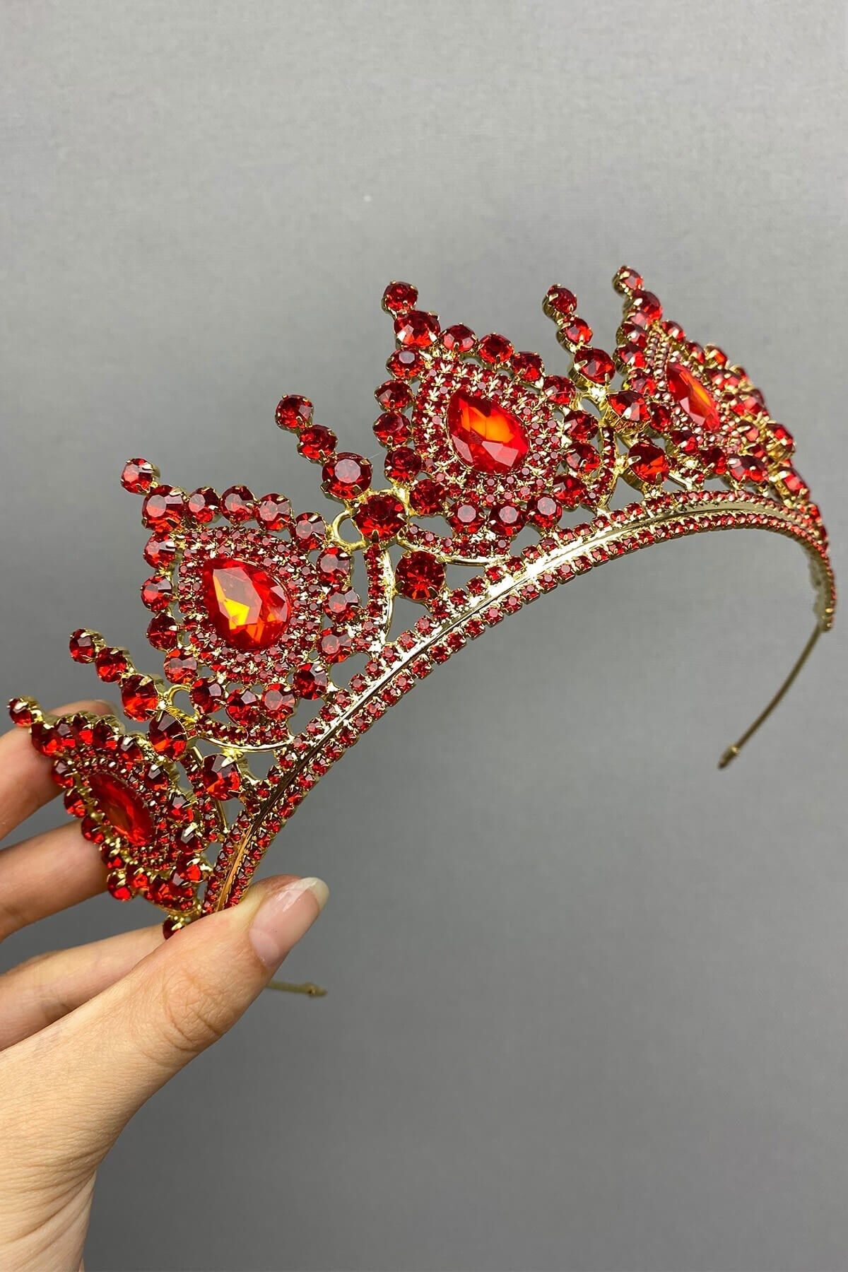 Limelia-Ahu Model Red Gold Bridal Crown 4