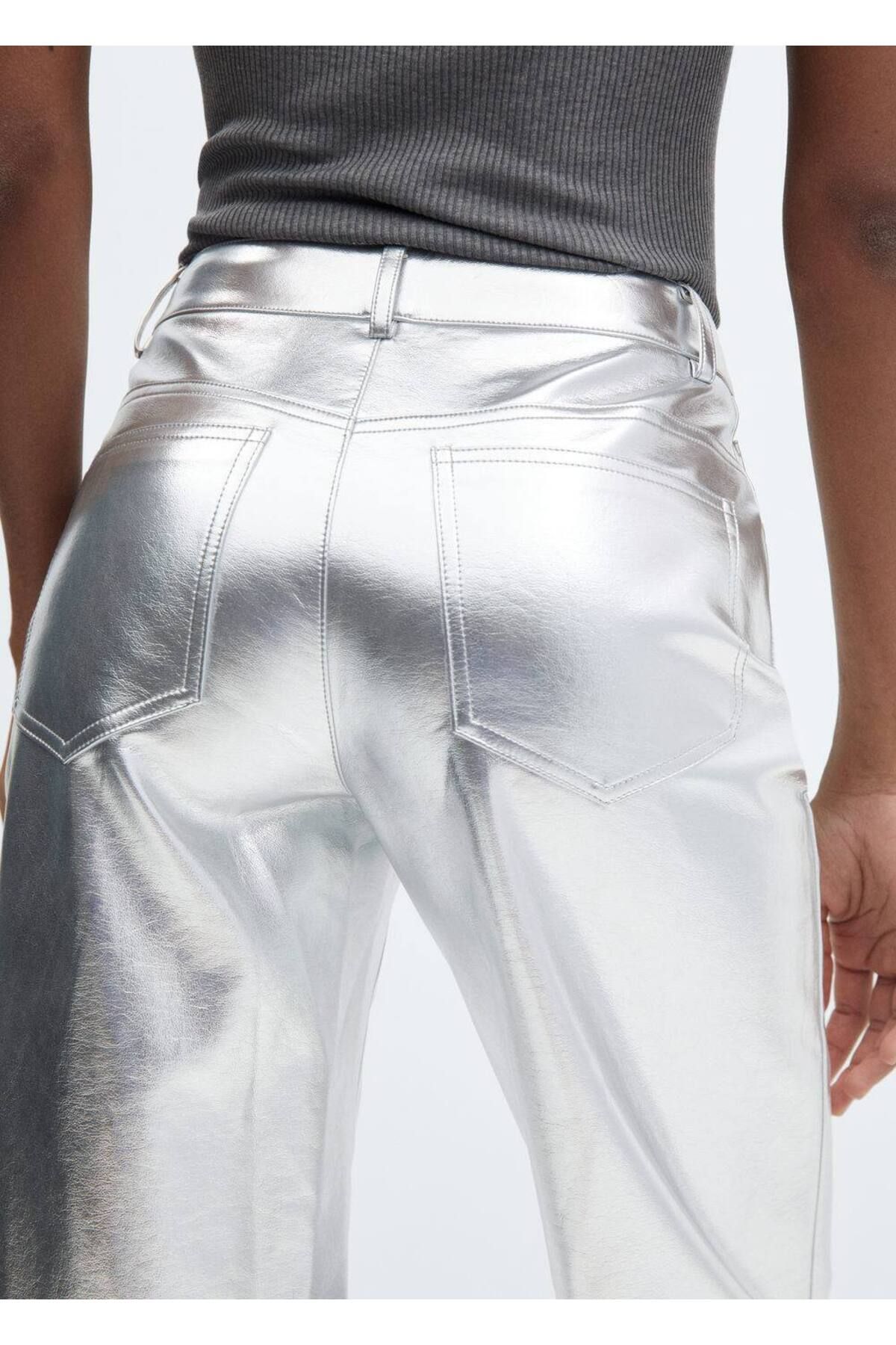 MANGO Woman-Pantaloni metalizat cu aspect de piele 6
