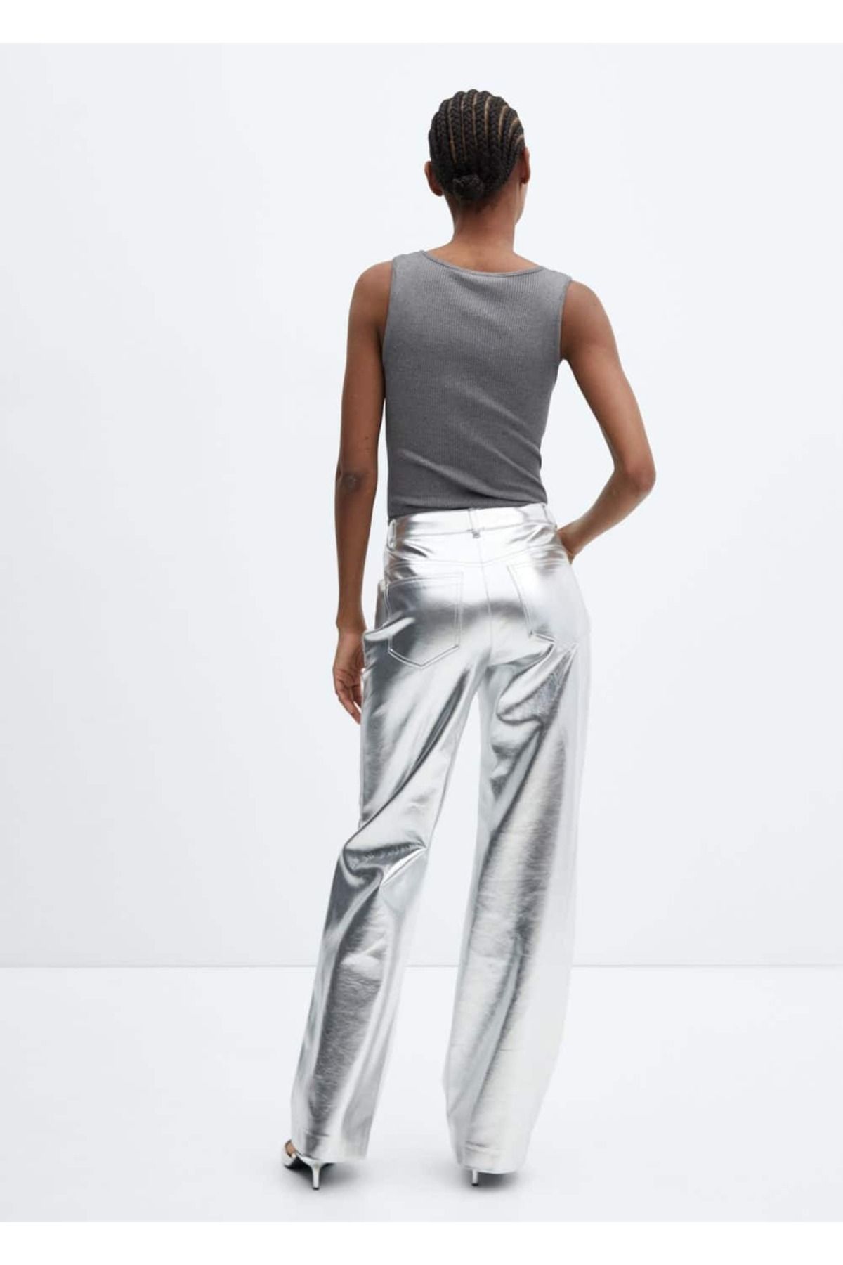 MANGO Woman-Pantaloni metalizat cu aspect de piele 4