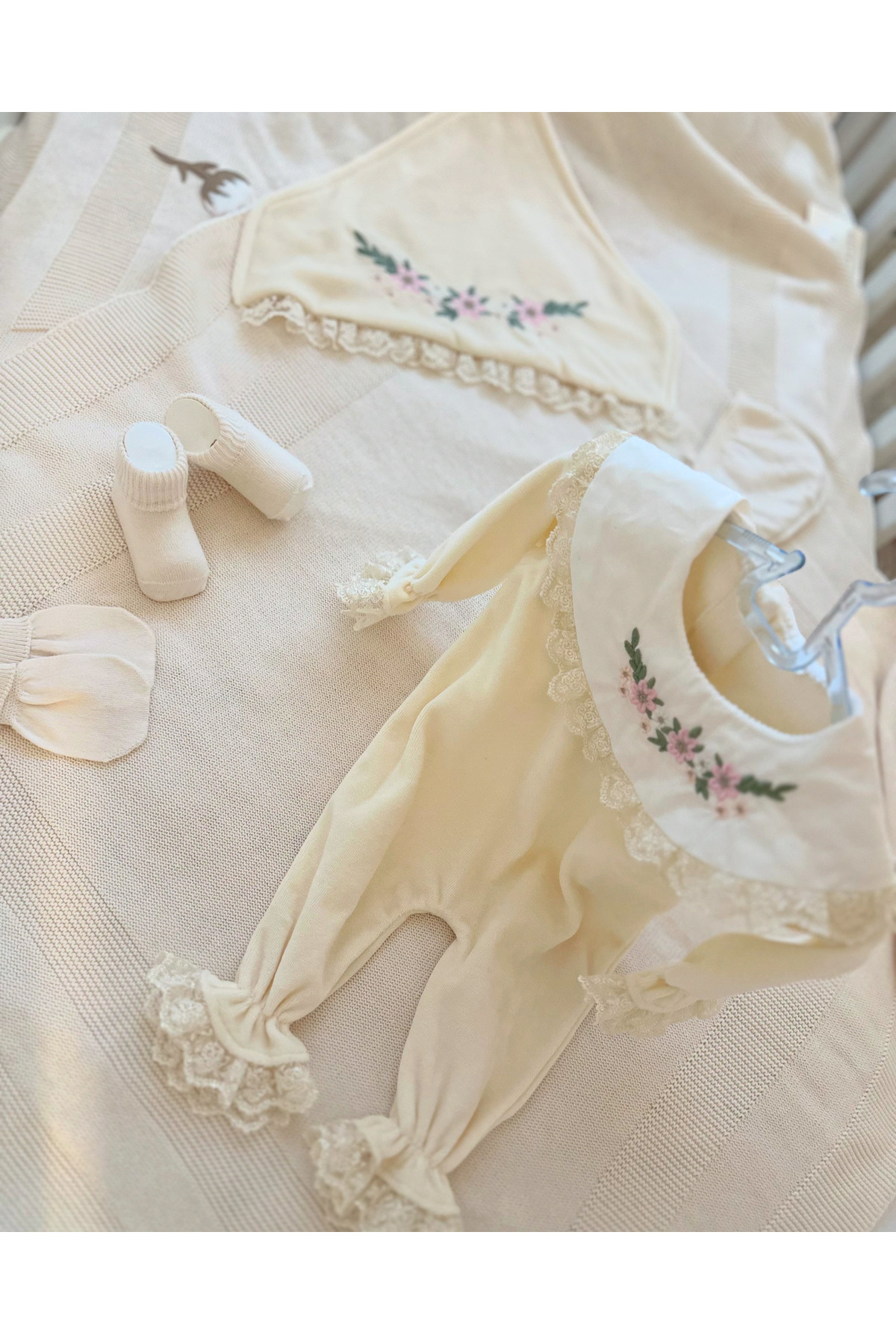 Sincabın Düşleri Hoşgeldin Bebek yenidoğan bebek hediye kutusu mevlüt elbise set triko kadife patik şapka fotoğrafı 2 (önizleme)