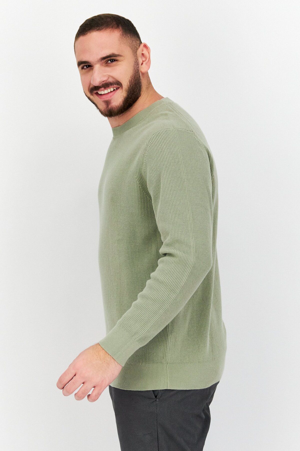 CELIO-Men Crew Neck Knitted Sweater, Light Sage 2