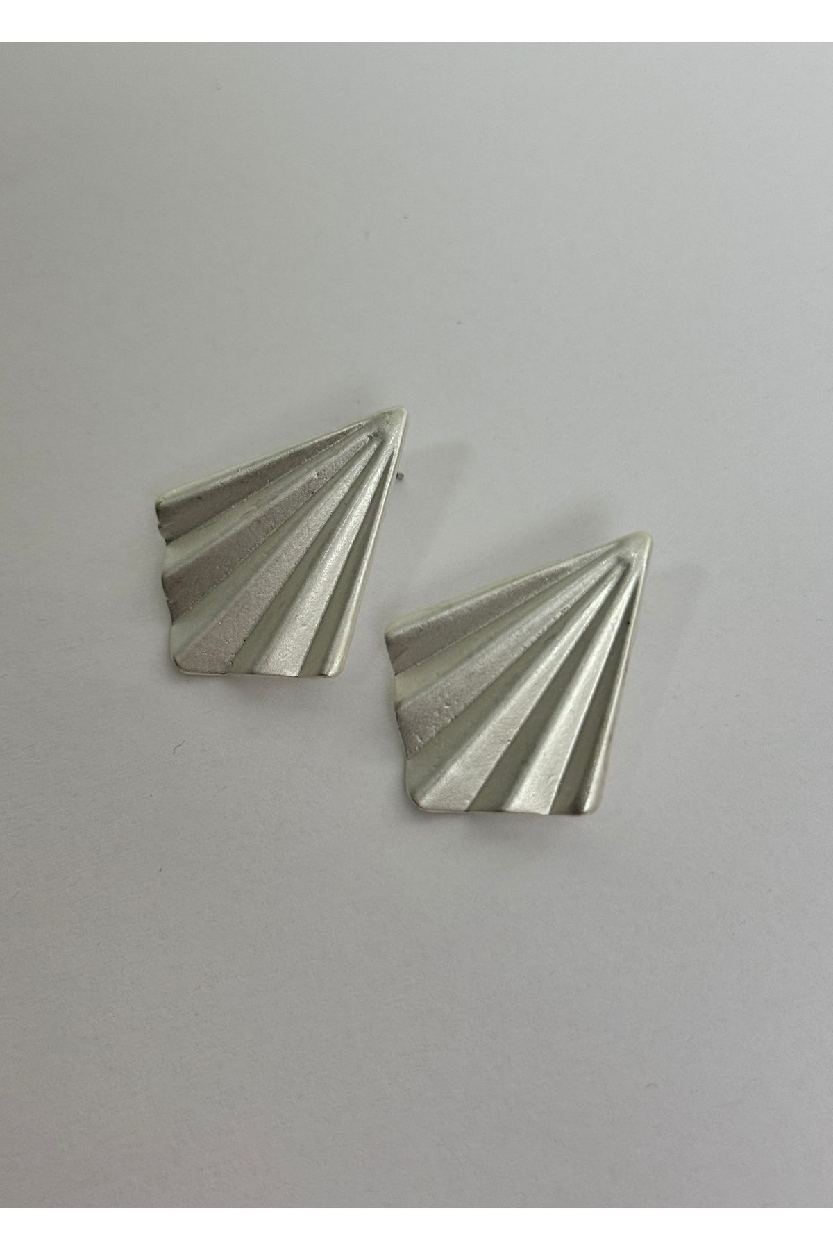 KİLİGİSTANBUL-Matte, Tolded, Deformed Slipping Earring 3.50 cm 4