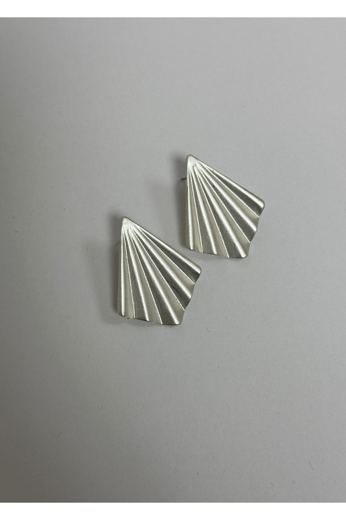 KİLİGİSTANBUL-Matte, Tolded, Deformed Slipping Earring 3.50 cm 1