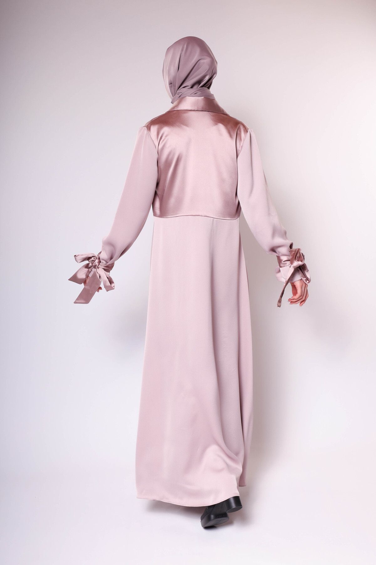 HARİKA WEAR-عباية عباية وردية عصرية وأنيقة 4