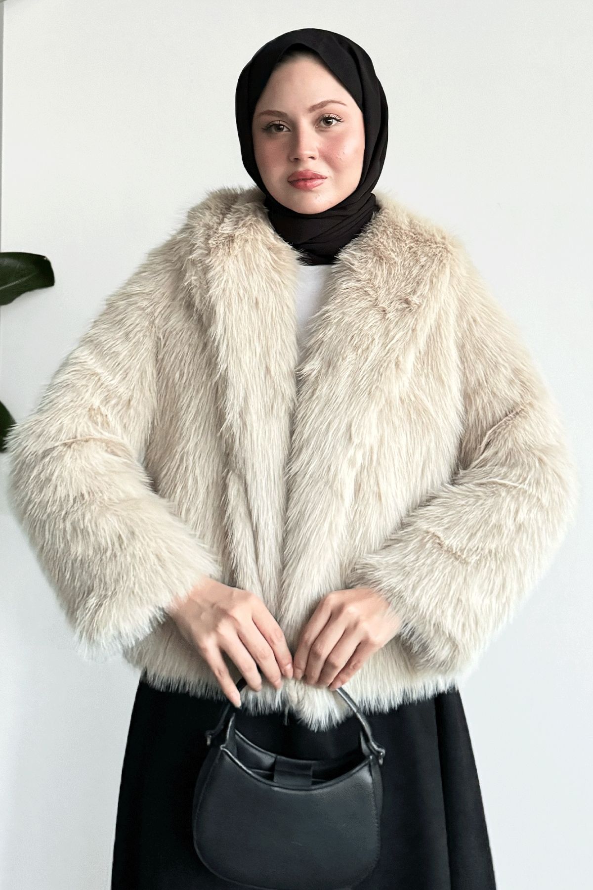 InStyle-Lined Short Beige Fur 3
