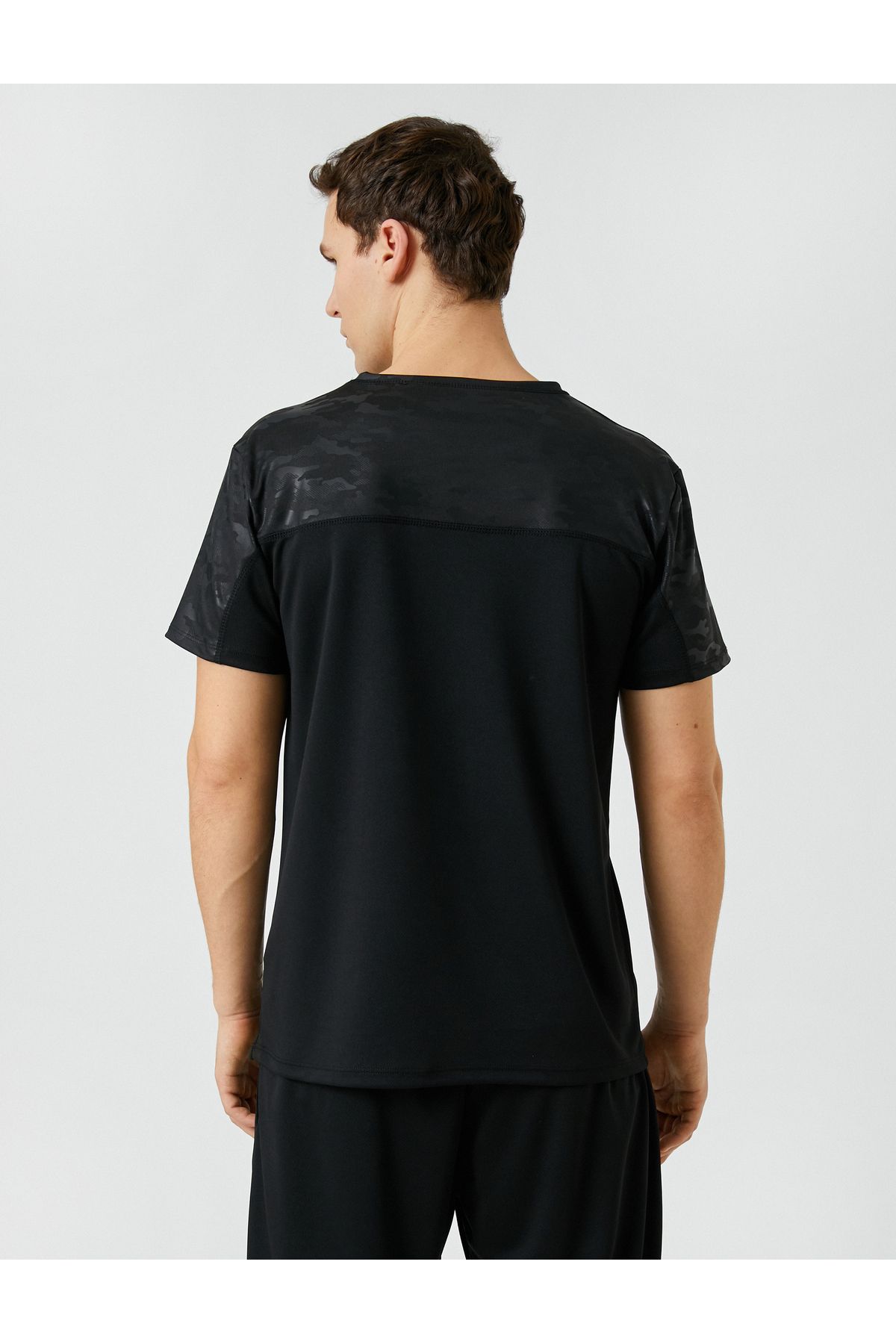 Koton-Sport-T-Shirt mit Tarnmuster und detailliertem Slogan-Aufdruck, Rundhalsausschnitt 4